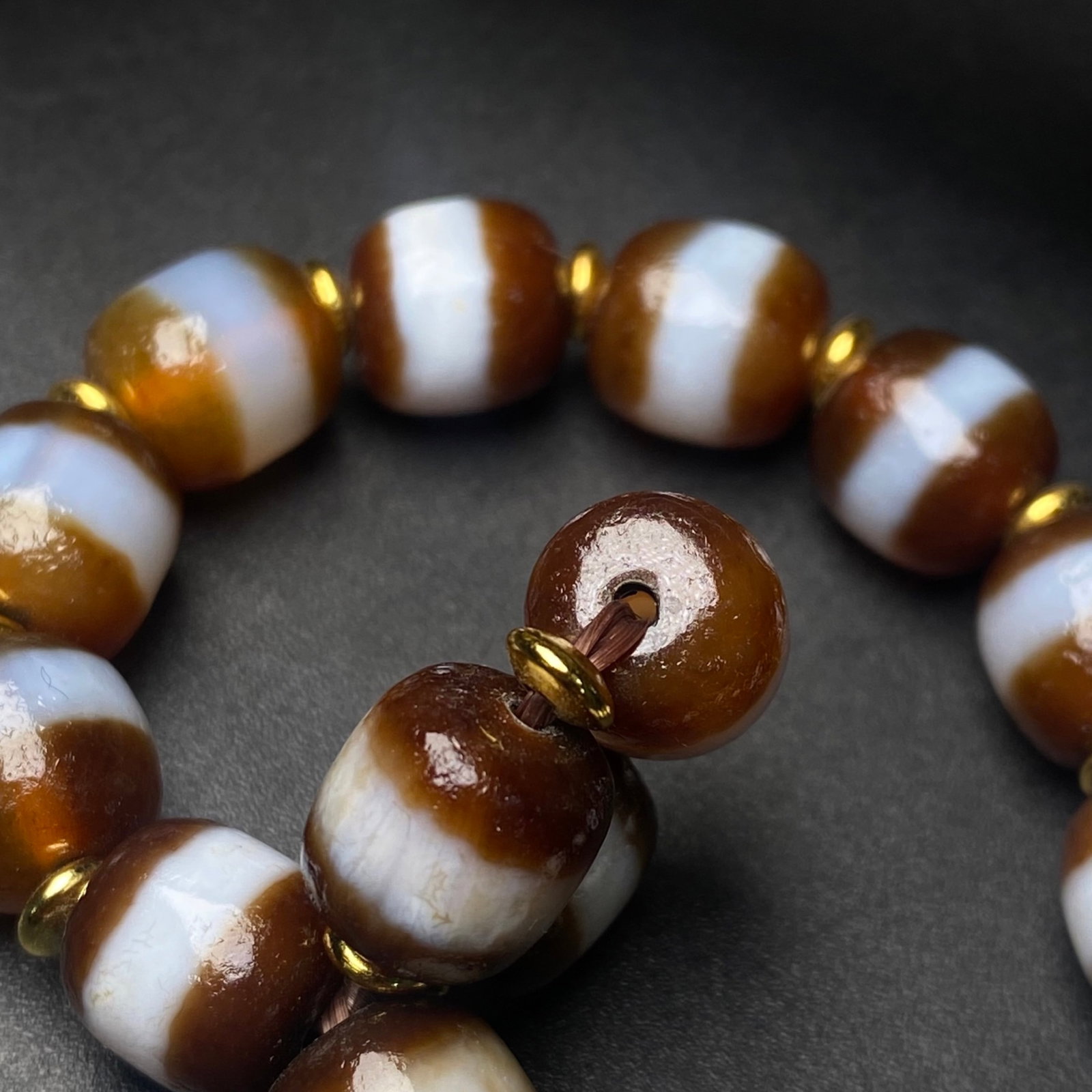 An Exquisite Agate Bracelets - 9