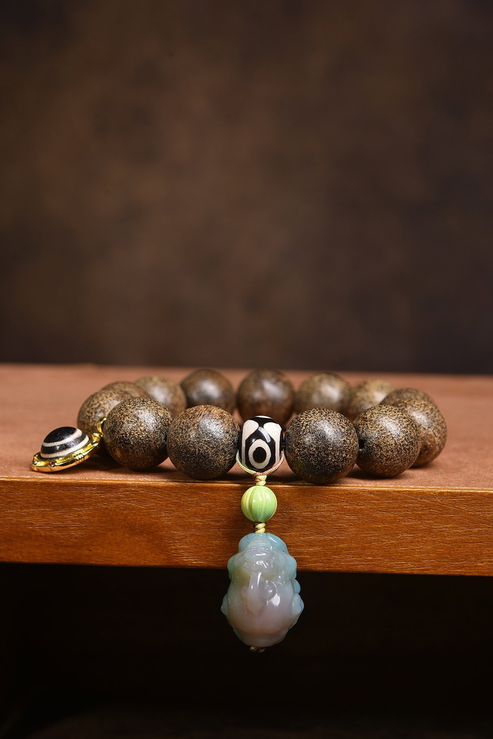 An Exquisite Eaglewood Bracelets - 3