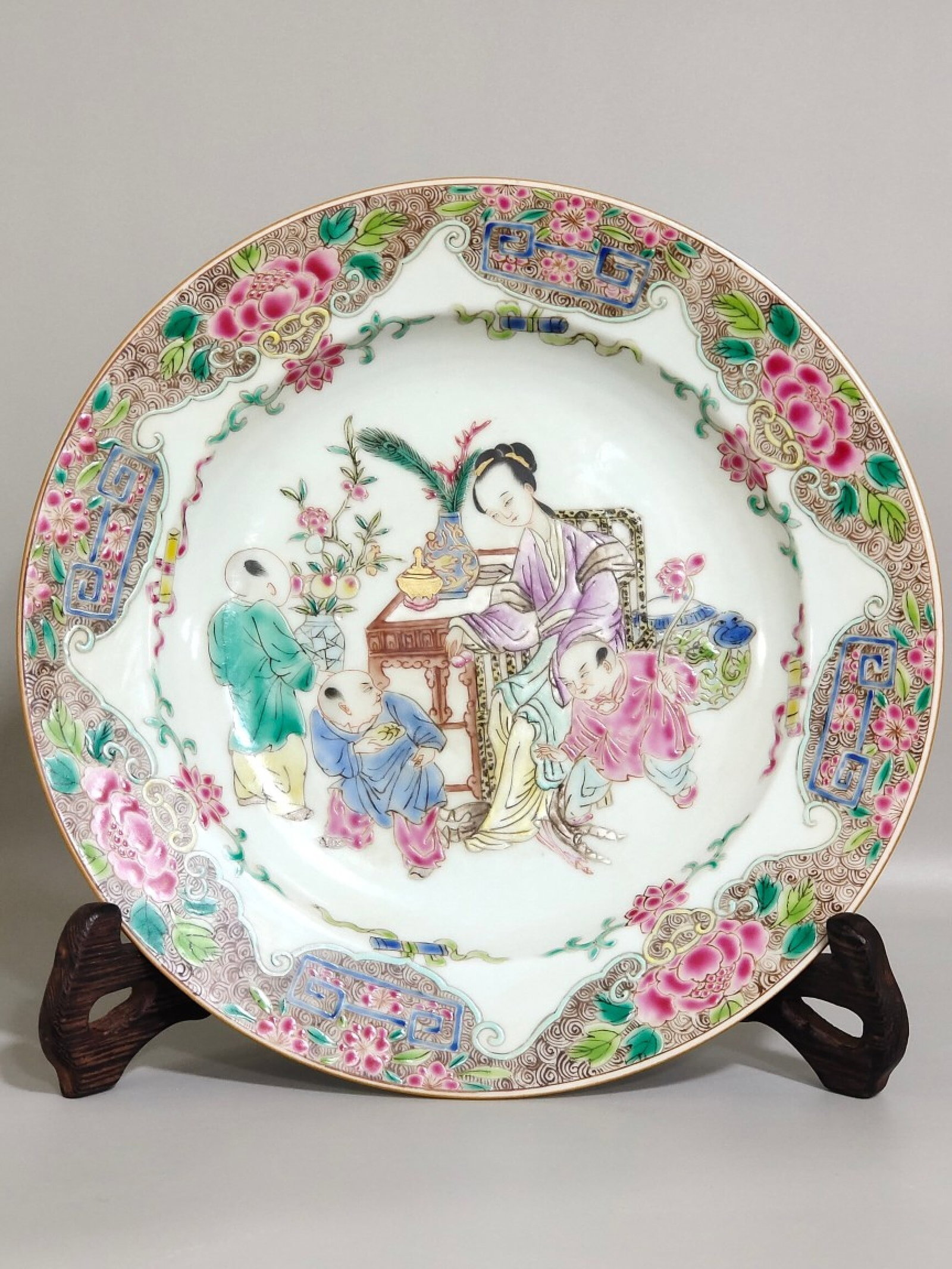 An Exquisite Famille-Rose Flower and Figure Pattern Plate (1 of 8)