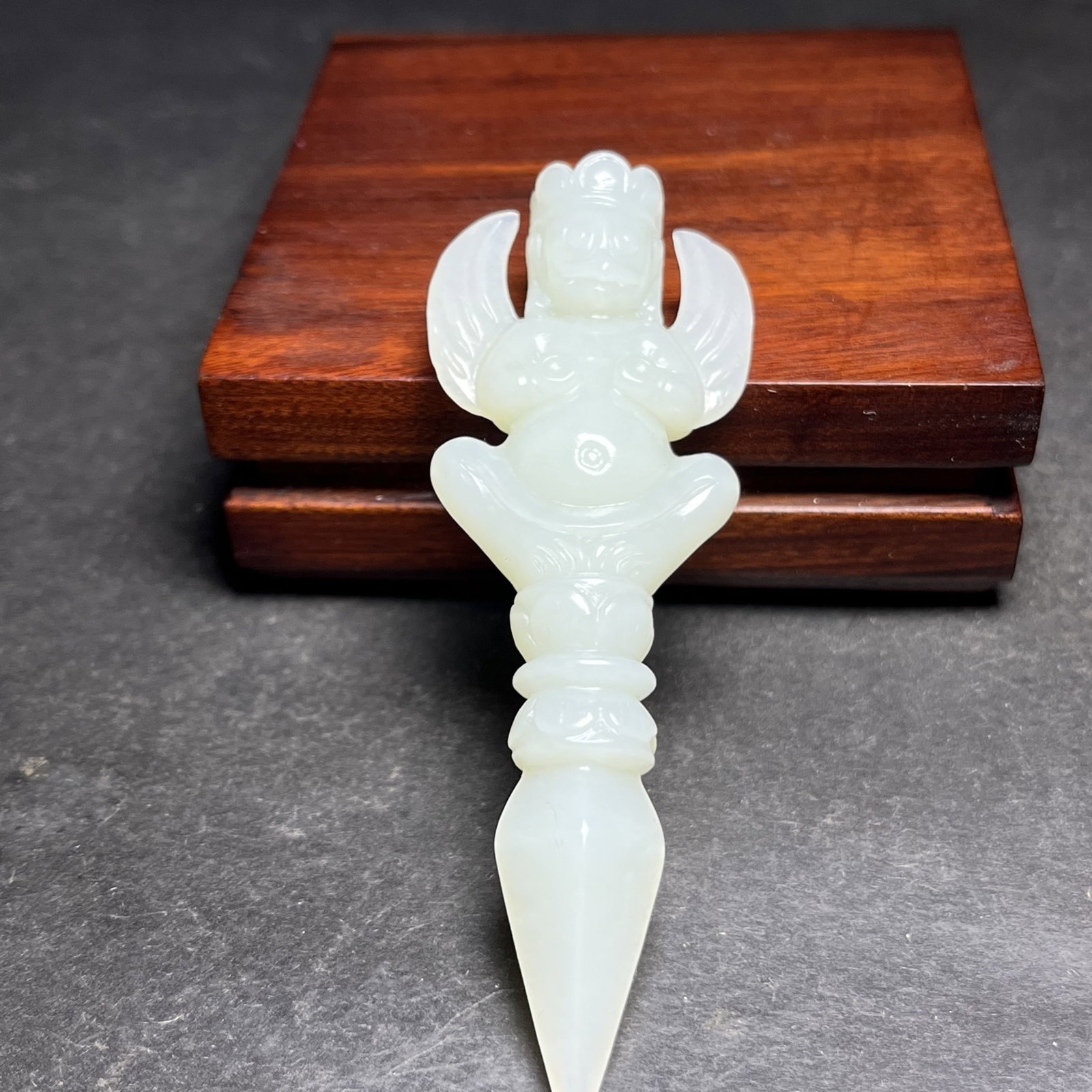 An Exquisite White Jade Statue of Garu ?? a Pattern Vajry Pestle: An Exquisite White Jade Statue of Garuḍa Pattern Vajry Pestle,Qing Dynasty,China,Size:88mmx14mmx30mm,Weight:25g 