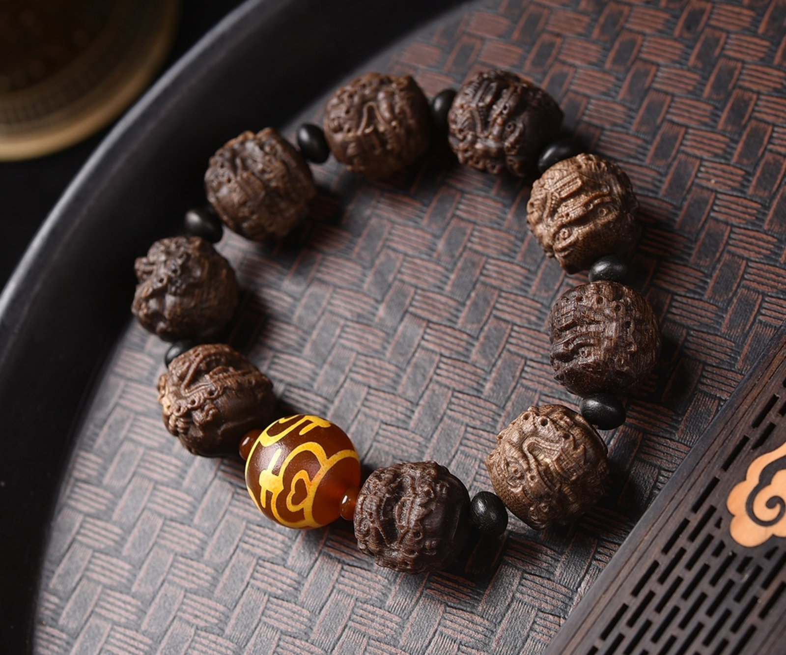 An Exquisite Eaglewood Bracelets - 2