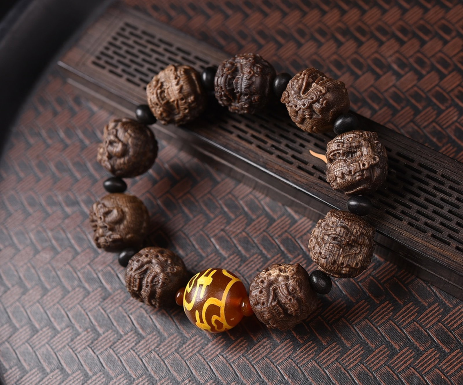 An Exquisite Eaglewood Bracelets - 5