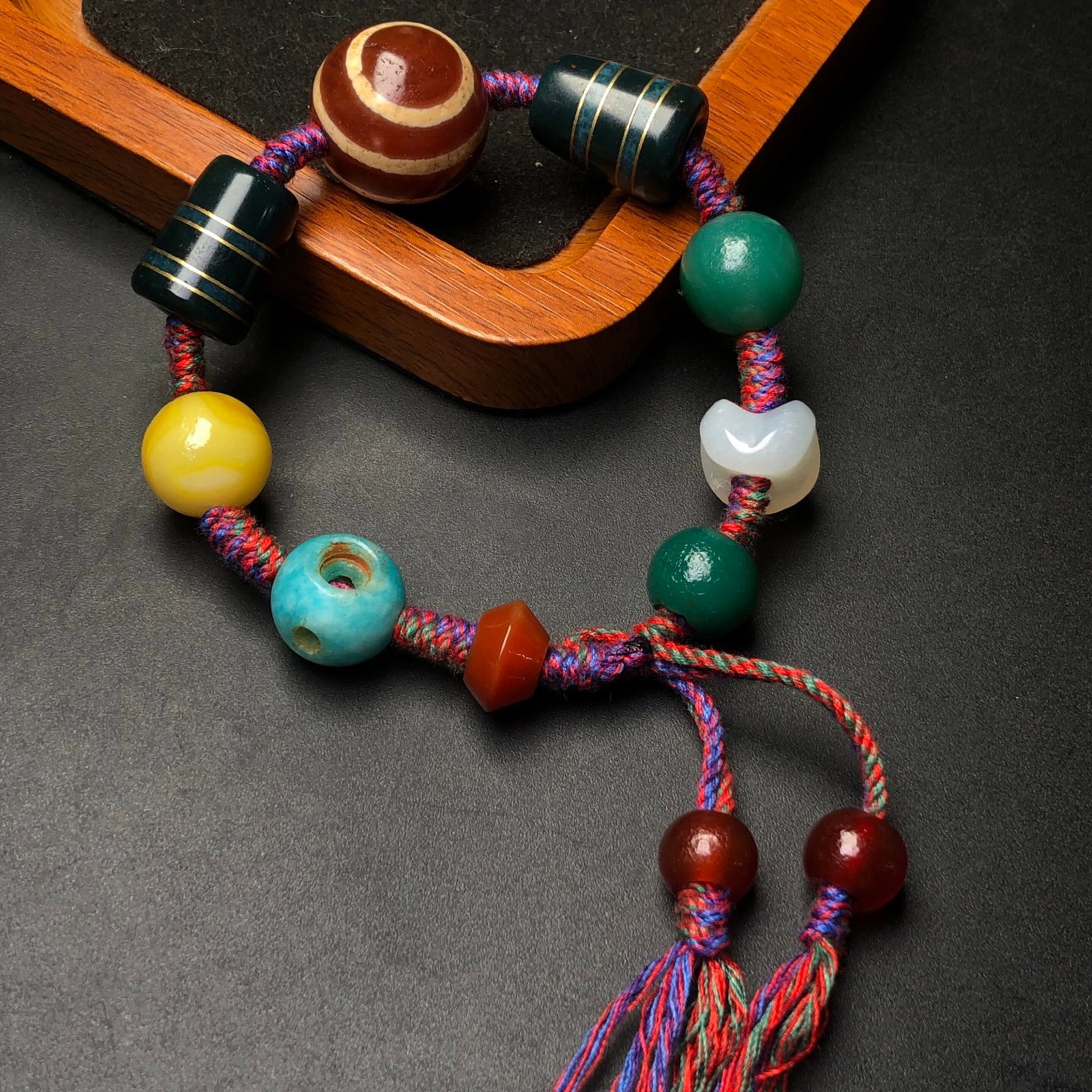 An Exquisite Agate Multi-Gem Bracelets - 4