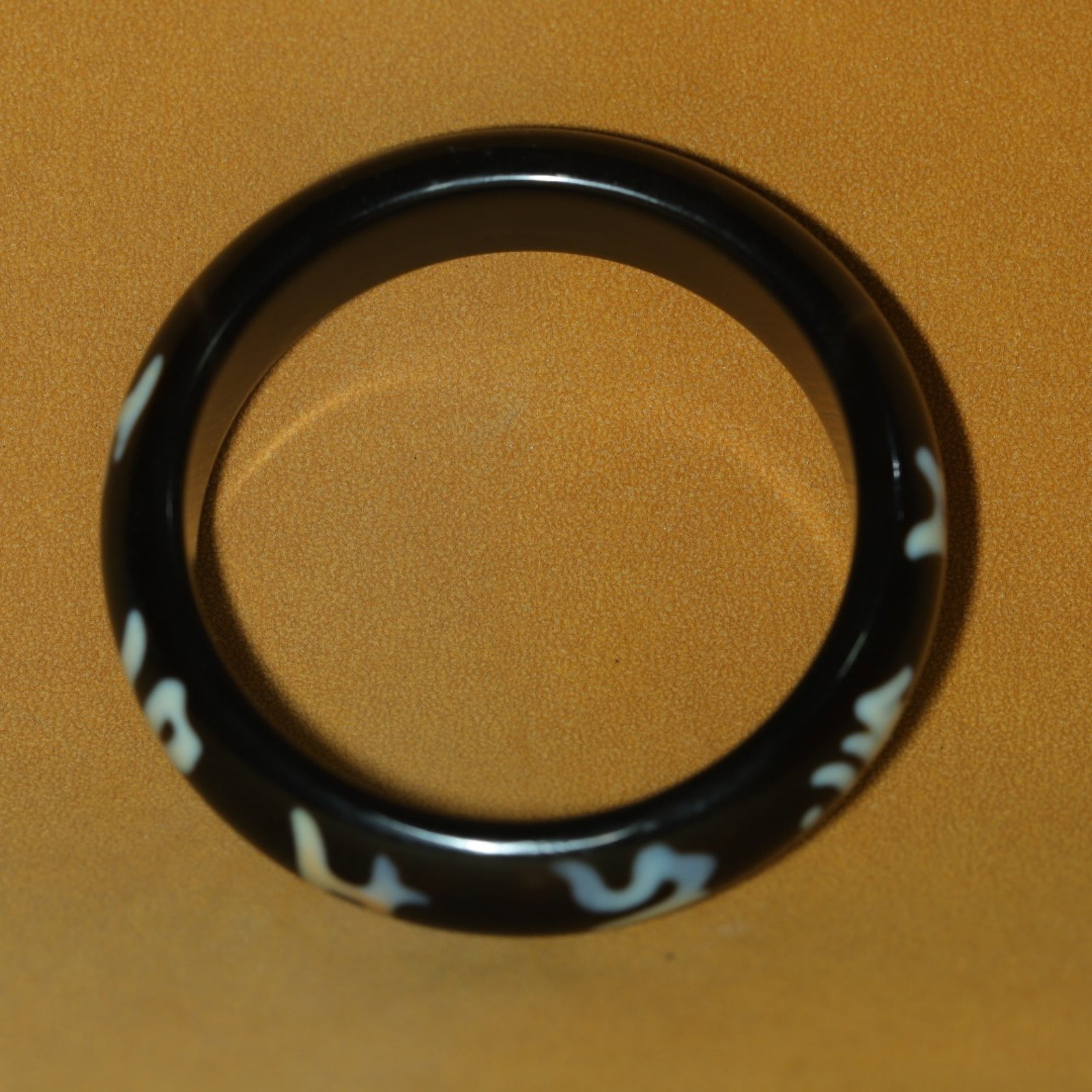 An Exquisite Dzi Bead Bracelets: An Exquisite Dzi Bead Bracelets，Size：56mmx71mmx15mm，Weight：51g 天珠手镯