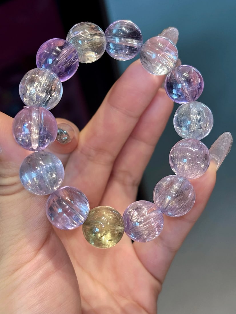 An Exquisite Crystal Bracelets: An Exquisite Crystal Bracelets,Size:14.4mm,Weight:70.8g 水晶手串