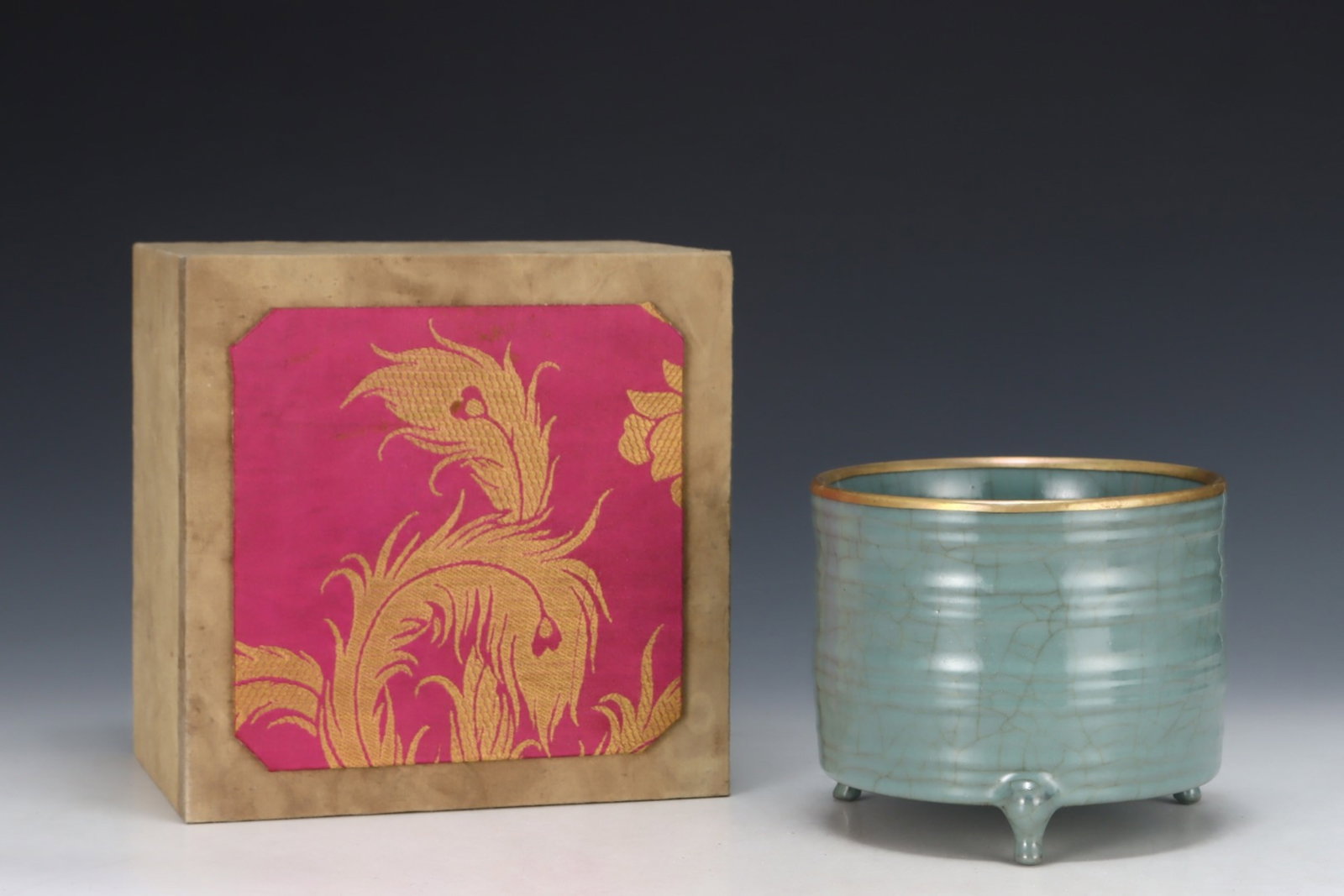 An Exquisite Guan yao Cover with Gold Tripod Jar,with an Imperial Poem by Emperor Qianlong: An Exquisite Guan yao Cover with Gold Tripod Jar,with an Imperial Poem by Emperor Qianlong,Song Dynasty,China,Size:5.4inx6.4in 