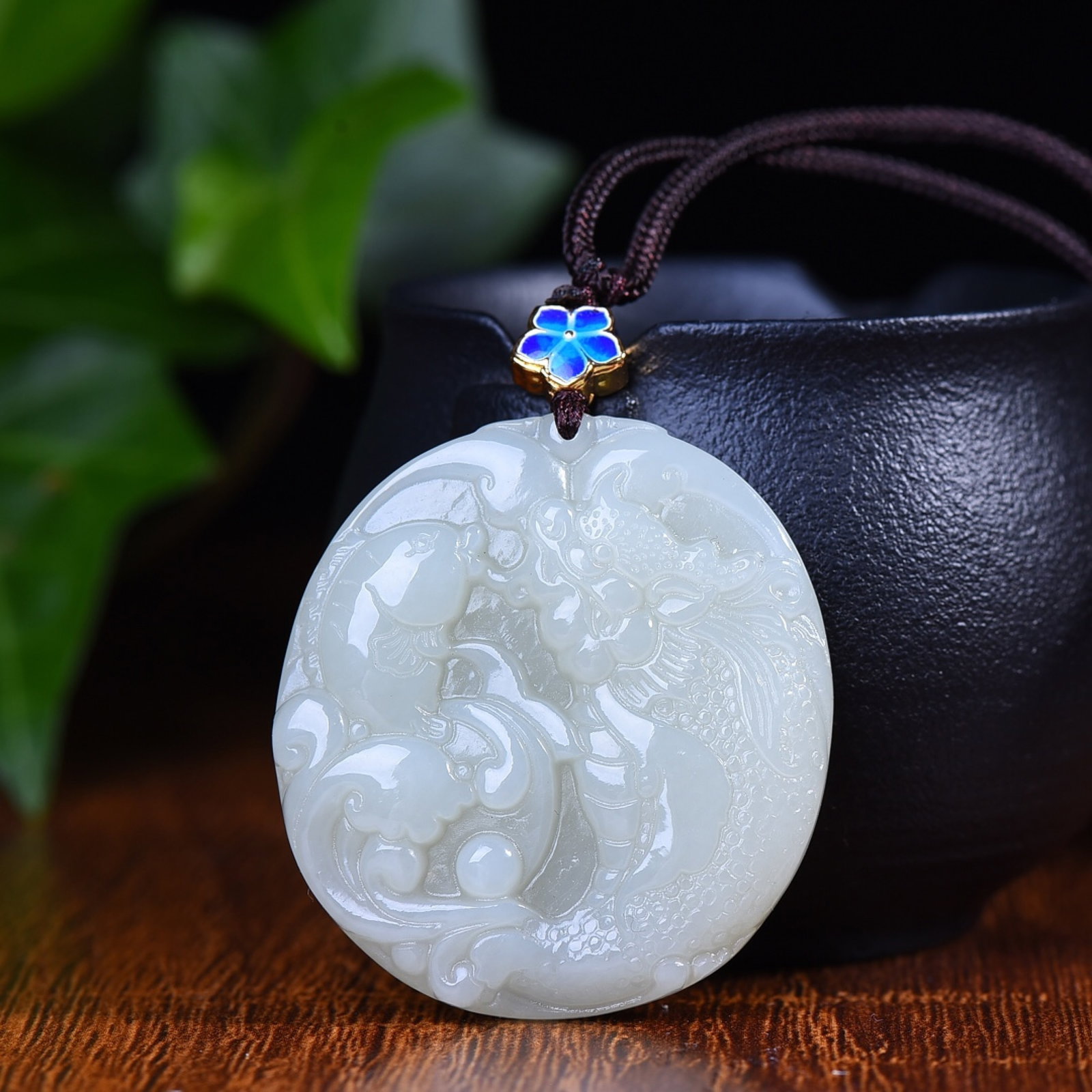 An Exquisite White Jade Fish and Dragon Pattern Pendant: An Exquisite White Jade Fish and Dragon Pattern Pendant,Size:45mmx42mm (寓意)年年有余 玉质细腻水润 