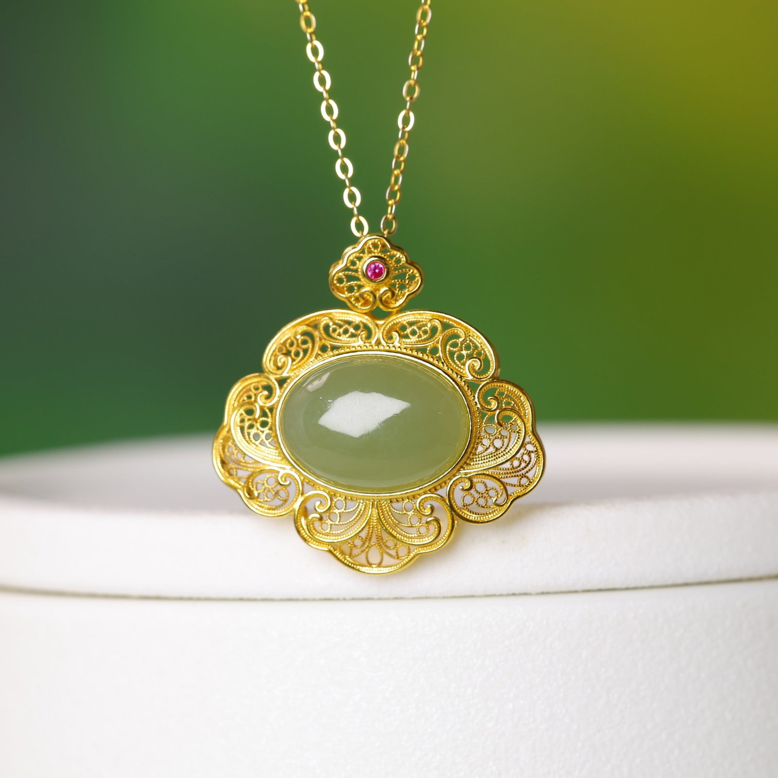 An Exquisite Sterling Silver-Gold Plated Inlaid Greenish Jade Pendant: An Exquisite Sterling Silver-Gold Plated Inlaid Greenish Jade Pendant,Size:10mmx14mm 纯银镀金镶青白玉吊坠