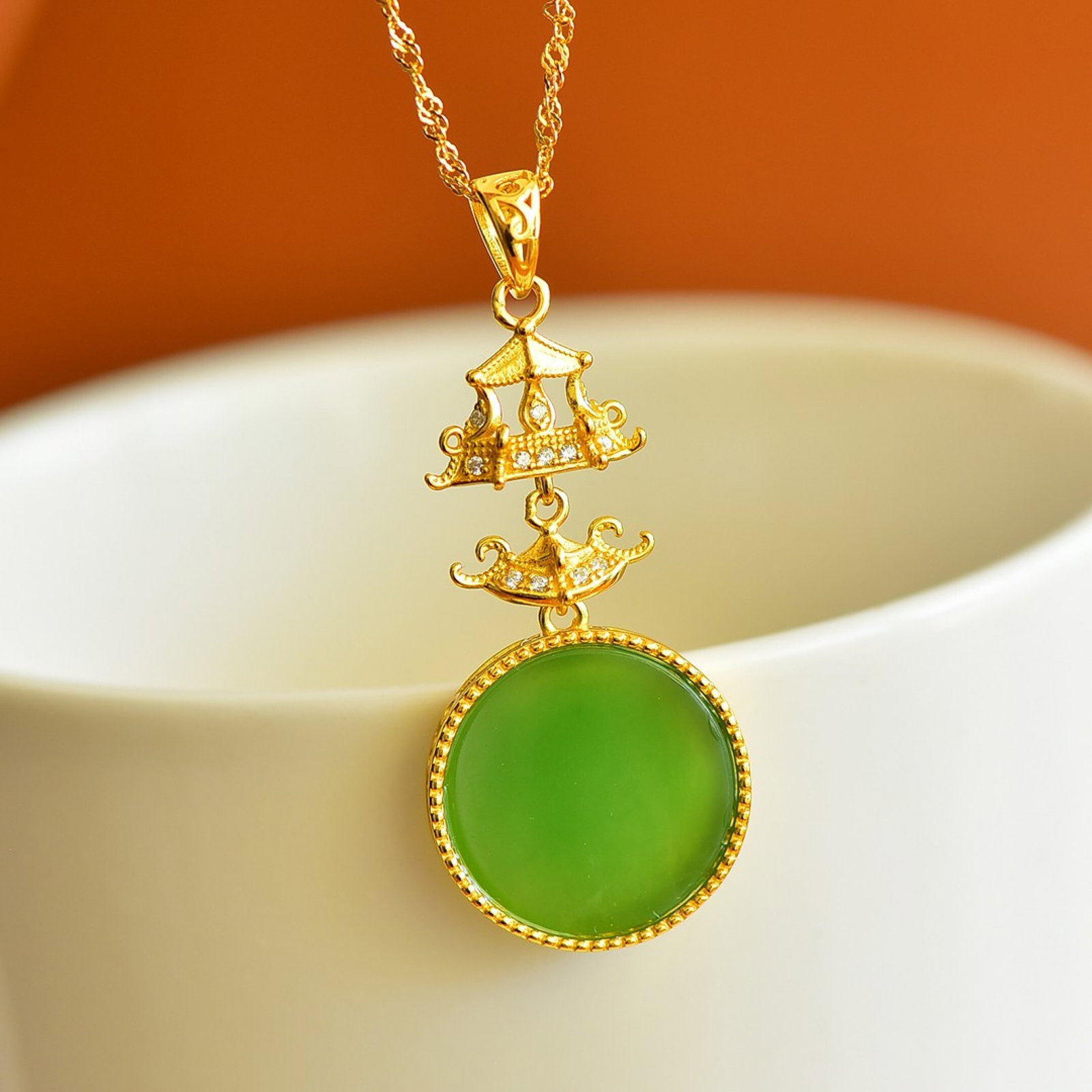 An Exquisite Sterling Silver-Gold Plated Inlaid Jasper Pendant,Inlaid Diamonds: An Exquisite Sterling Silver-Gold Plated Inlaid Jasper Pendant,Inlaid Diamonds,Size:16mmx16mm 纯银镀金镶碧玉吊坠,嵌钻石