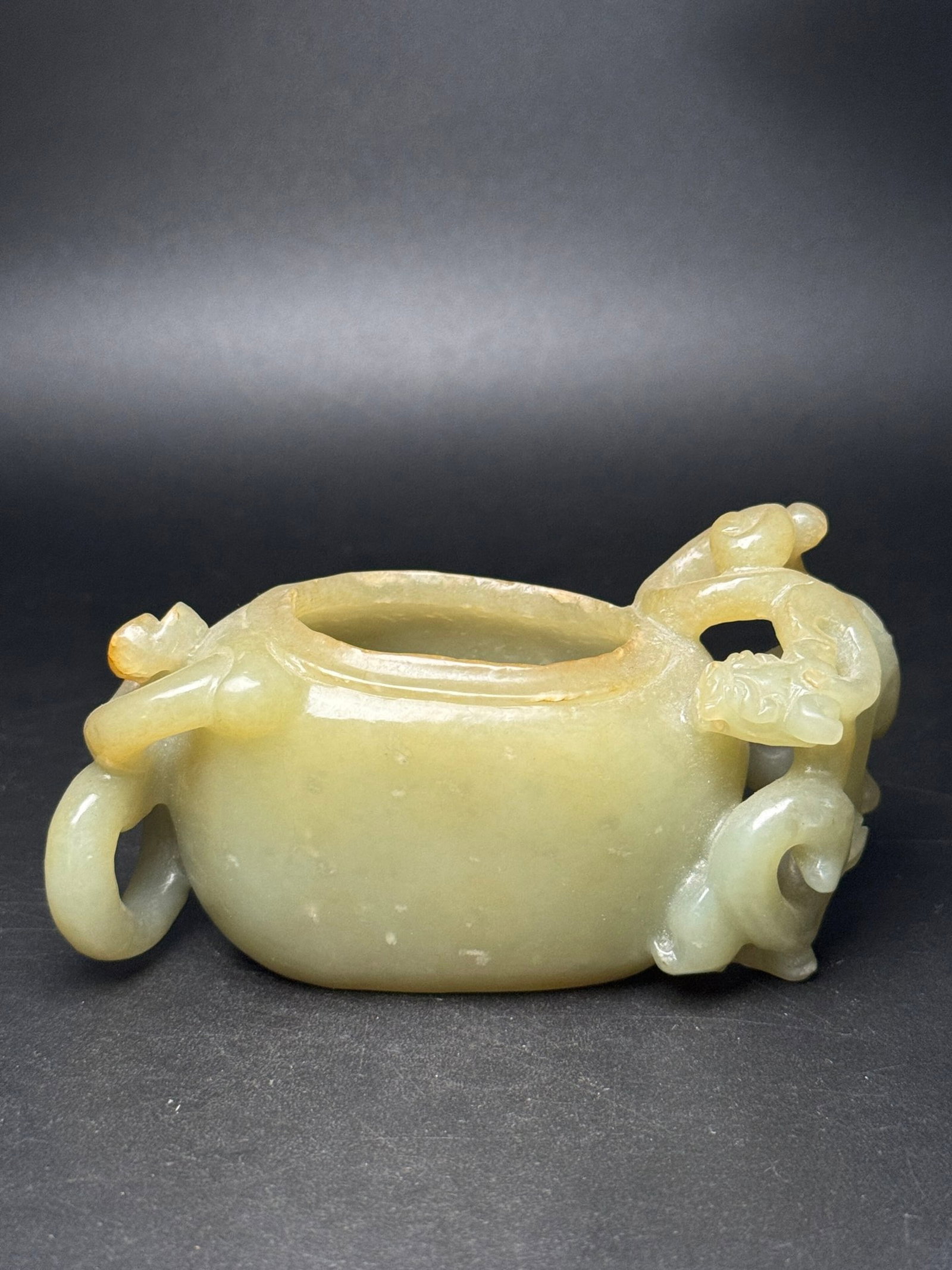 An Exquisite White Jade Chi-Dragon Pattern Brush Washer: An Exquisite White Jade Chi-Dragon Pattern Brush Washer,Qing Dynasty,China,Size:105mmx50mmx41mm,Weight:176g 白玉螭龙纹笔洗,中国清代