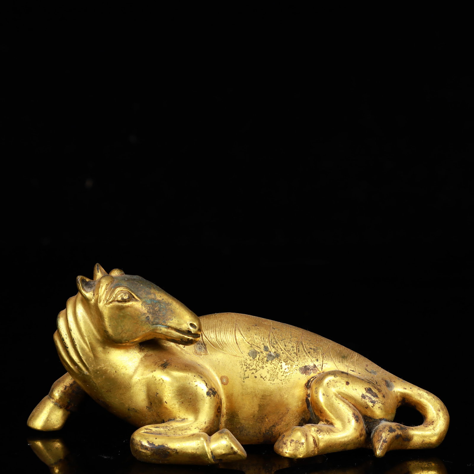 A Rare Gilt Bronze Horse Ornament: A Rare Gilt Bronze Horse Ornament,The Warring States period in China,Size:5.5inx2.8inx2.4in,Weight:400g 