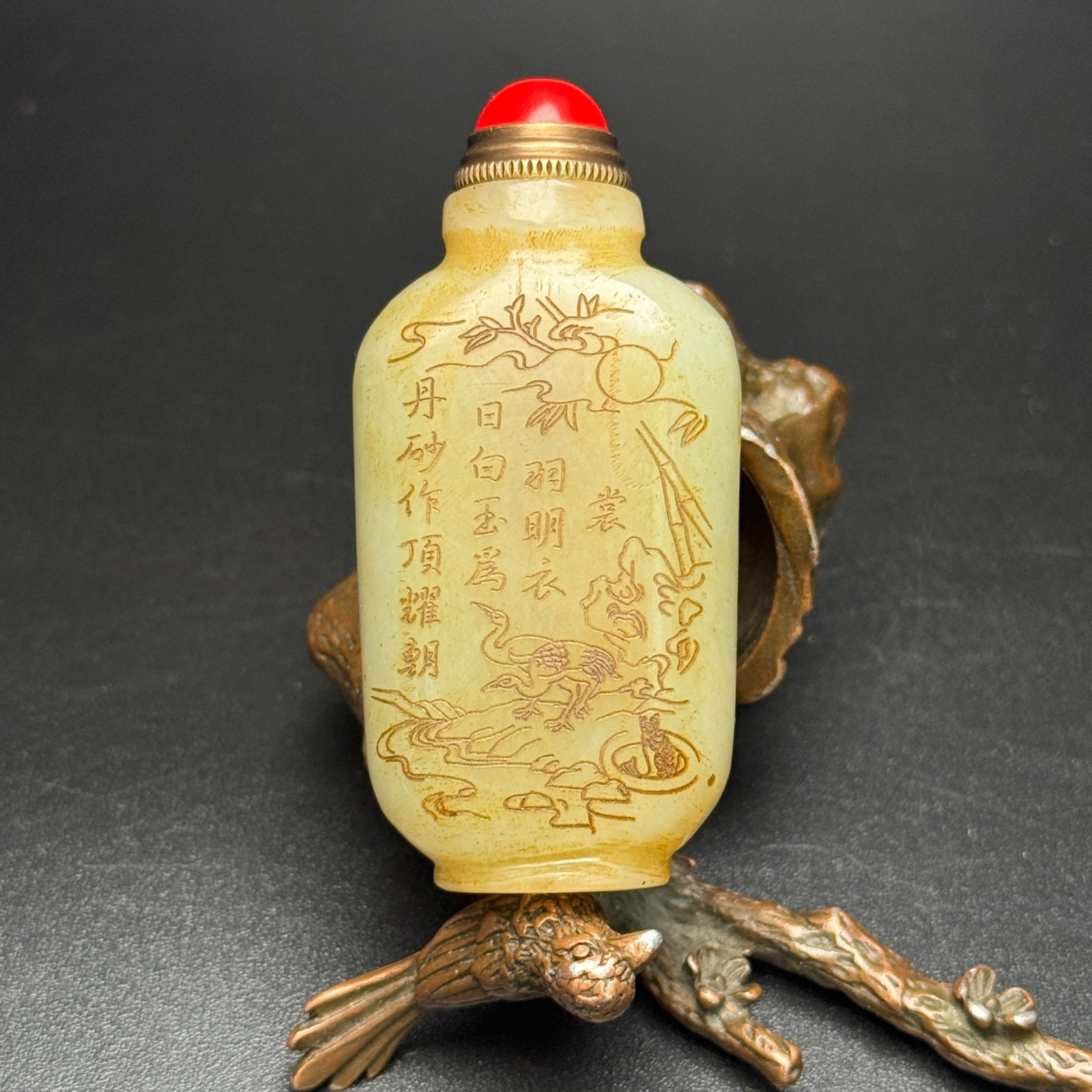 An Exquisite White Jade Crane Pattern Snuff Bottle,With Poem: An Exquisite White Jade Crane Pattern Snuff Bottle,With Poem,Qing Dynasty,China,Size:69mmx33mmx18mm,Weight:71g 