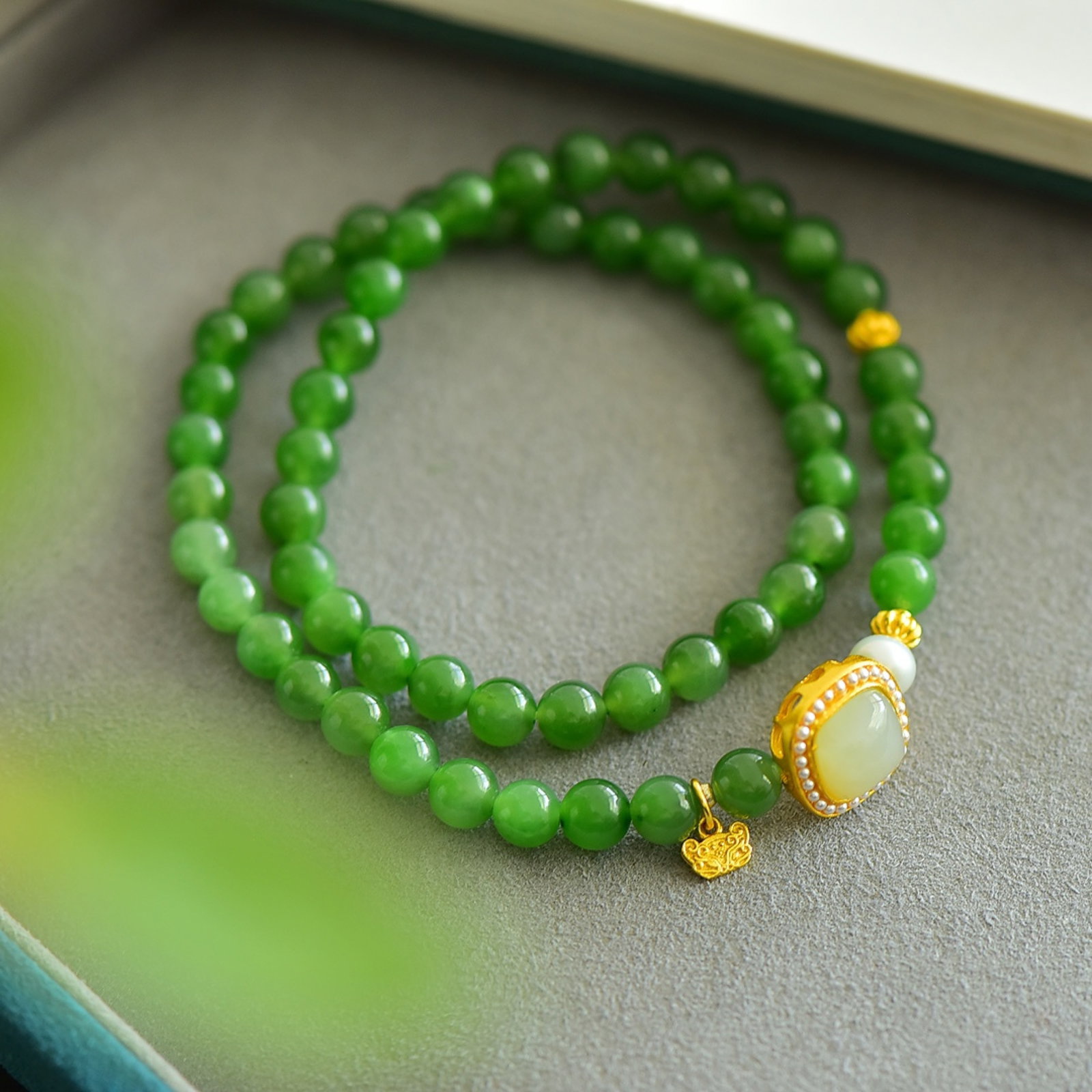 An Exquisite Jasper Bracelets - 5