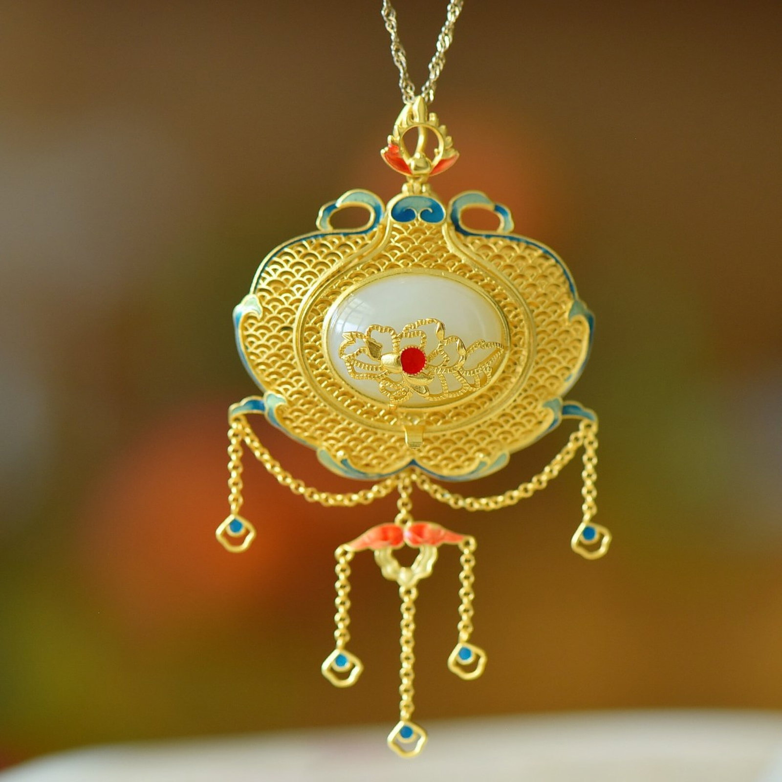 An Exquisite Sterling Silver-Gold Plated Inlaid White Jade Pendant: An Exquisite Sterling Silver-Gold Plated Inlaid White Jade Pendant 纯银镀金镶白玉吊坠