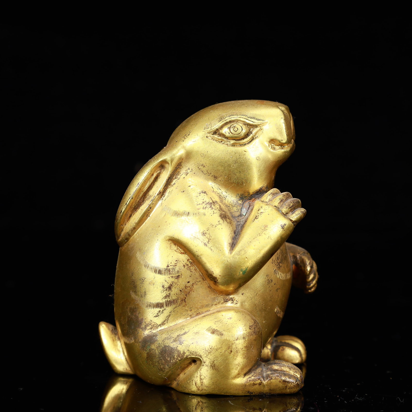 A Rare Gilt Bronze Rabbit Ornament (1 of 8)