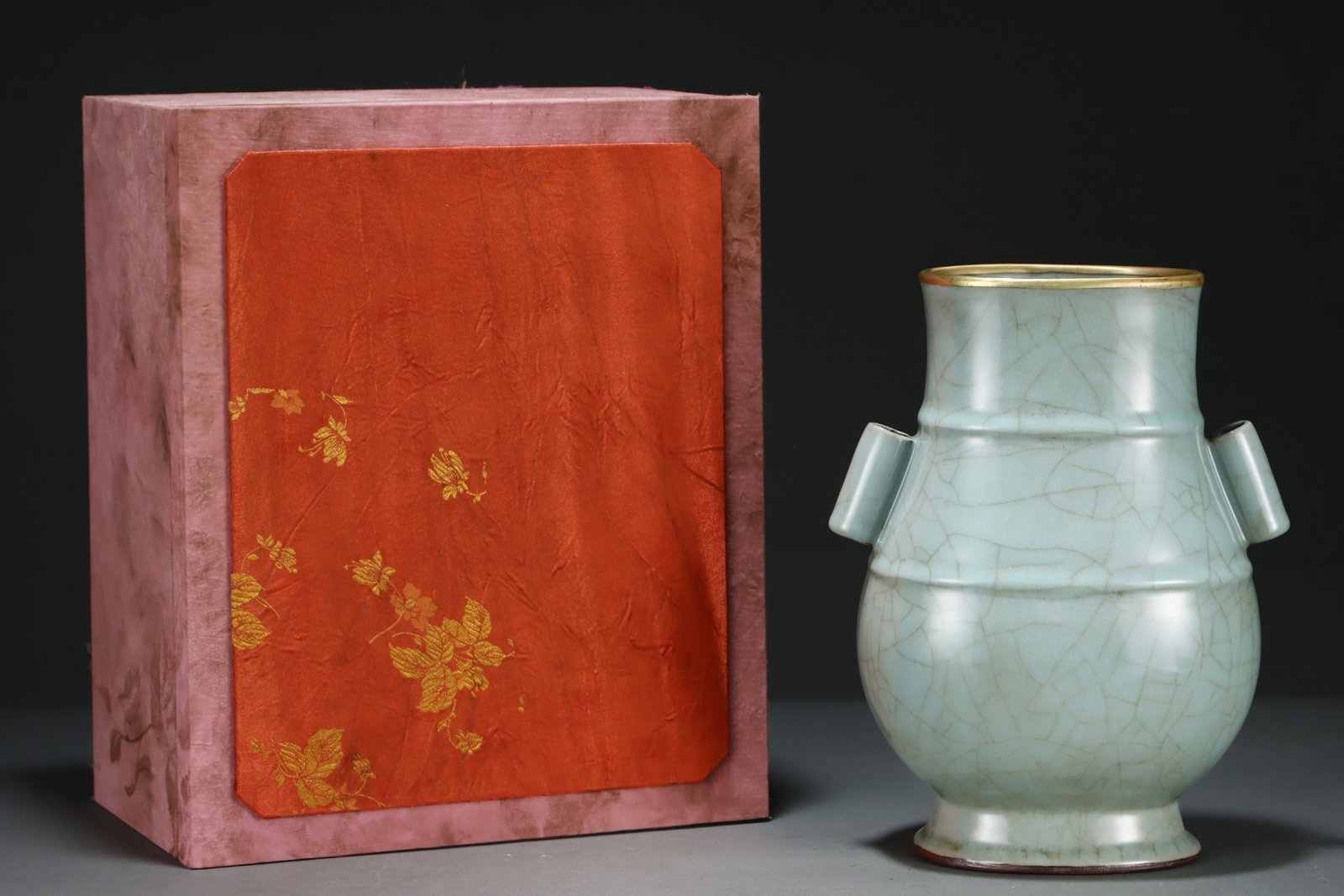 An Exquisite Guan yao Cover with Gold Double-Ears Vase,with an Imperial Poem by Emperor Qianlong: An Exquisite Guan yao Cover with Gold Double-Ears Vase,with an Imperial Poem by Emperor Qianlong,Song Dynasty,China,Size:10.2inx8.3in 官窑金口双耳瓶,带&