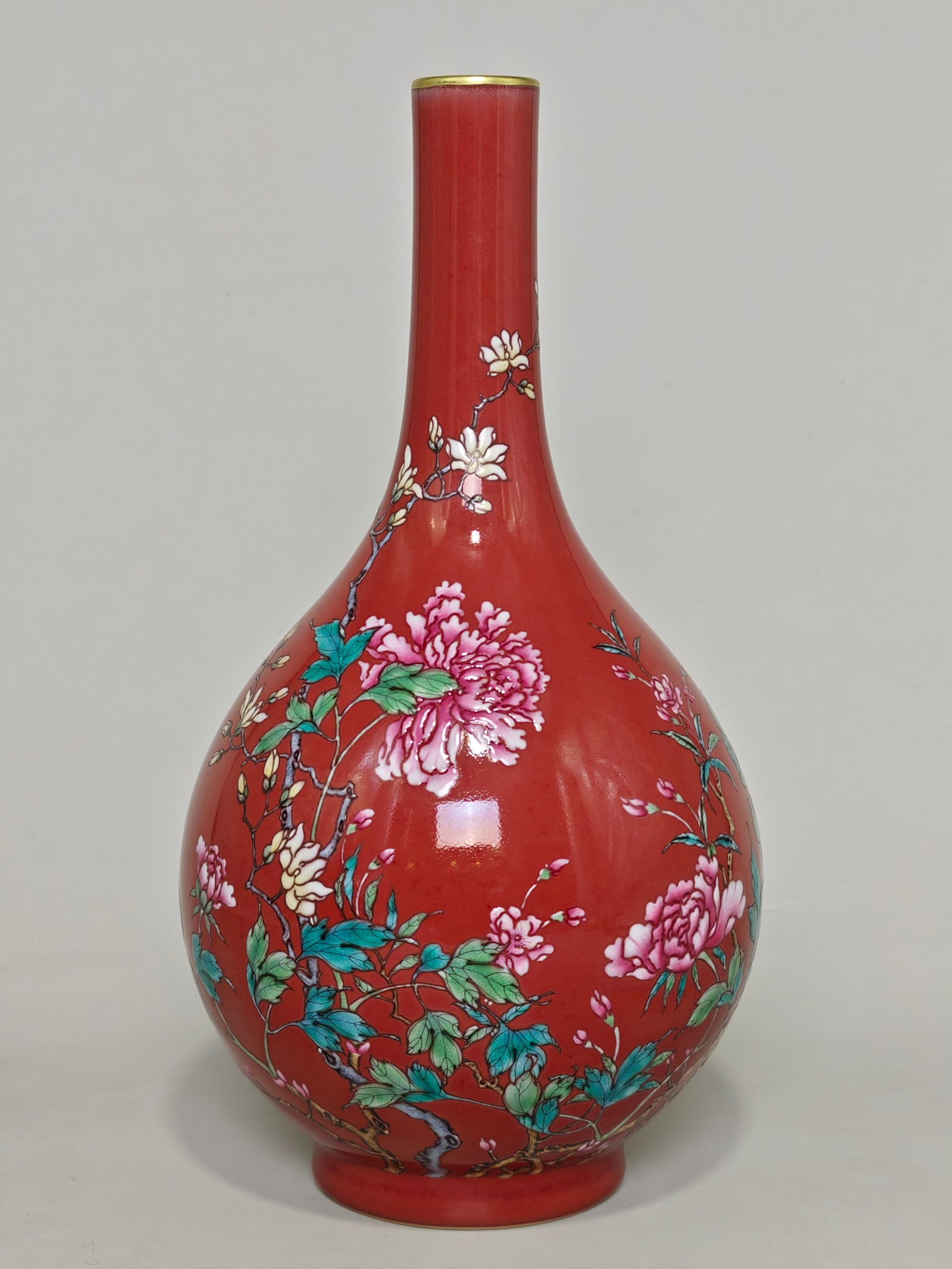 A Rare Red Glazed Famille-Rose Painted Gold Flower Pattern Vase (1 of 7)
