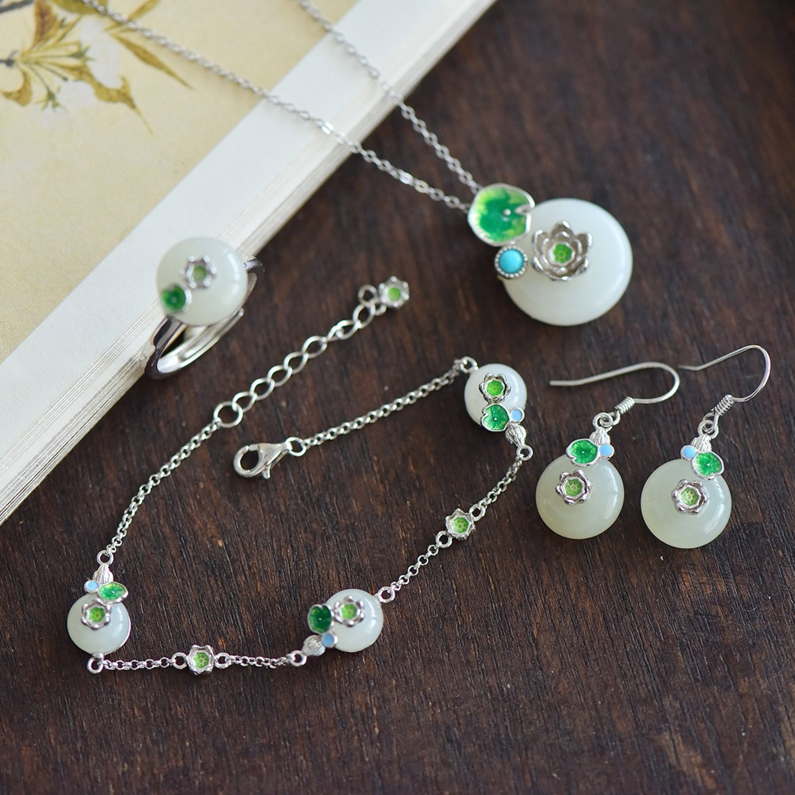 A Set of Fine Sterling Silver Inlaid White Jade Jewelry,Inlaid Turquoises: A Set of Fine Sterling Silver Inlaid White Jade Jewelry,Inlaid Turquoises 一套纯银镶白玉首饰，嵌绿松石