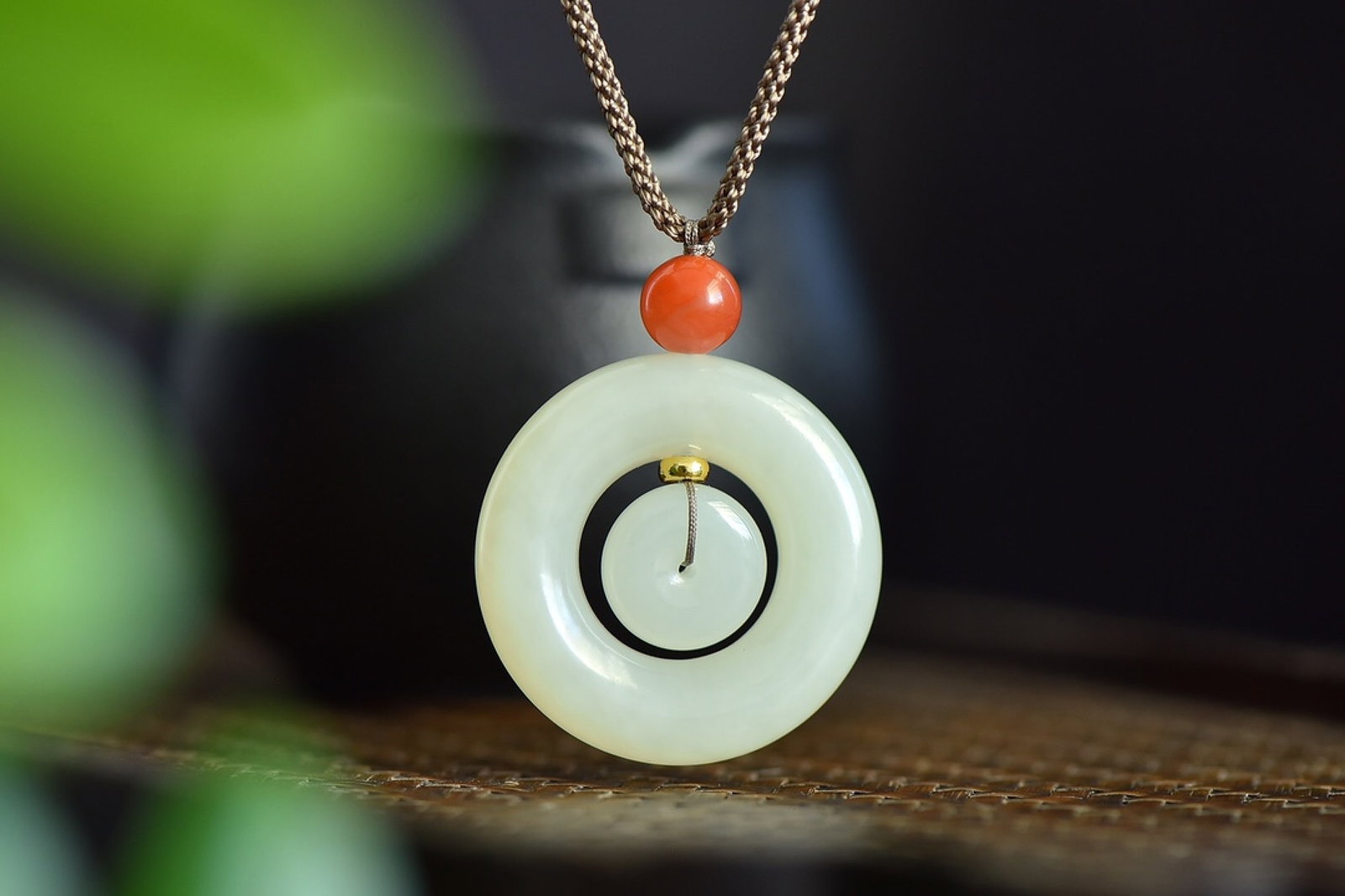 An Exquisite White Jade Pendant: An Exquisite White Jade Pendant,Size:32mmx32mm 白玉吊坠