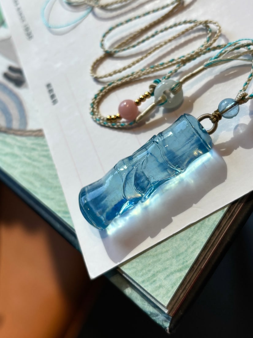 An Exquisite Aquamarine Bamboo Pattern Pendant: An Exquisite Aquamarine Bamboo Pattern Pendant,Size:38mmx13mm,Total Weight:11g 海蓝宝竹纹吊坠