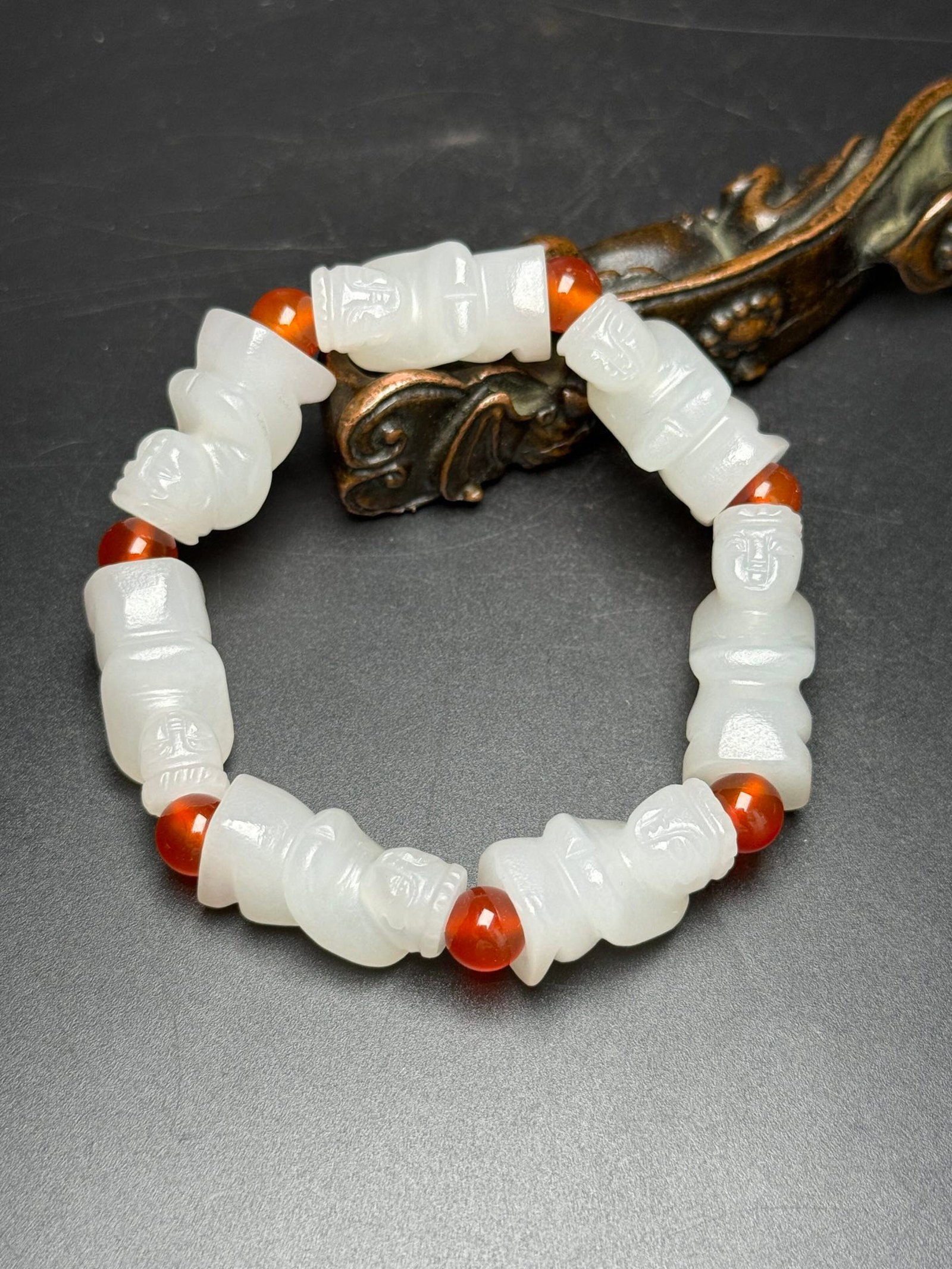 An Exquisite White Jade Figure Pattern Bracelets: An Exquisite White Jade Figure Pattern Bracelets,Qing Dynasty,China,Size:13mmx13mmx26mm,Weight:59g 白玉人物纹手串,中国清代