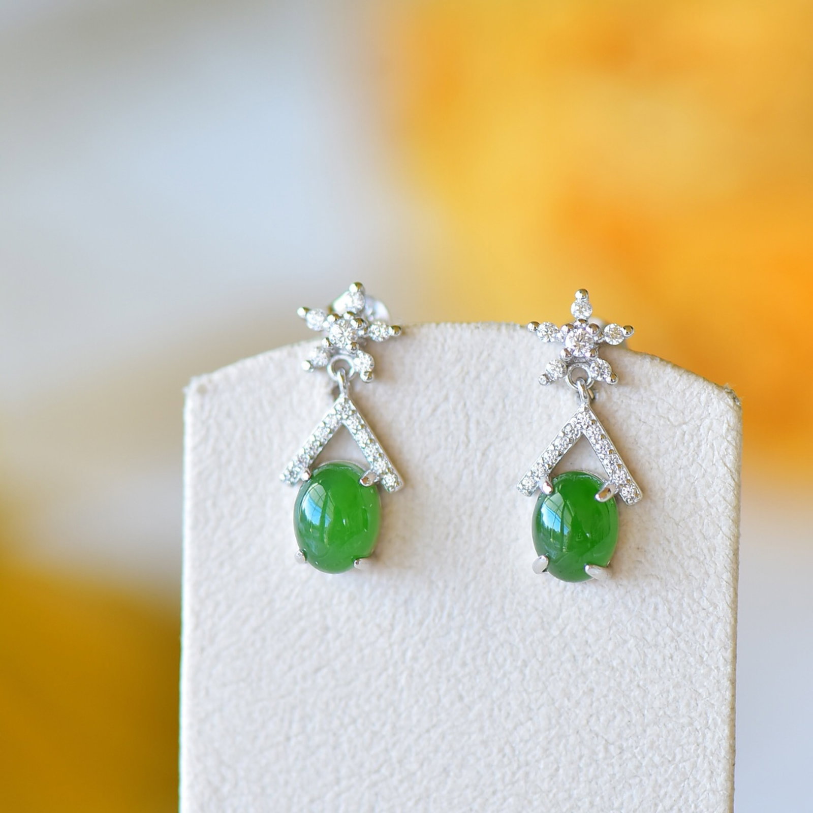 A Pair of Exquisite Sterling Silver Inlaid Jasper Earrings,Inlaid Diamond: A Pair of Exquisite Sterling Silver Inlaid Jasper Earrings,Inlaid Diamond 一对纯银镶碧玉耳环,嵌钻石