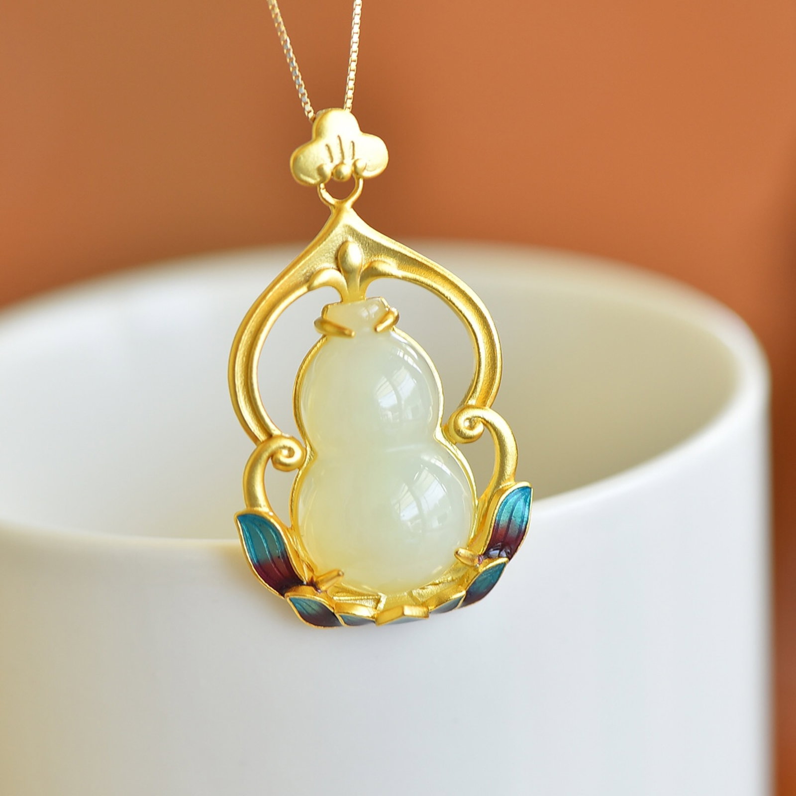 An Exquisite Sterling Silver-Gold Plated Inlaid White Jade Gourd-Shaped Pendant: Sterling Silver-Gold Plated Inlaid White Jade Gourd-Shaped Pendant , Size :16mmx24mm 