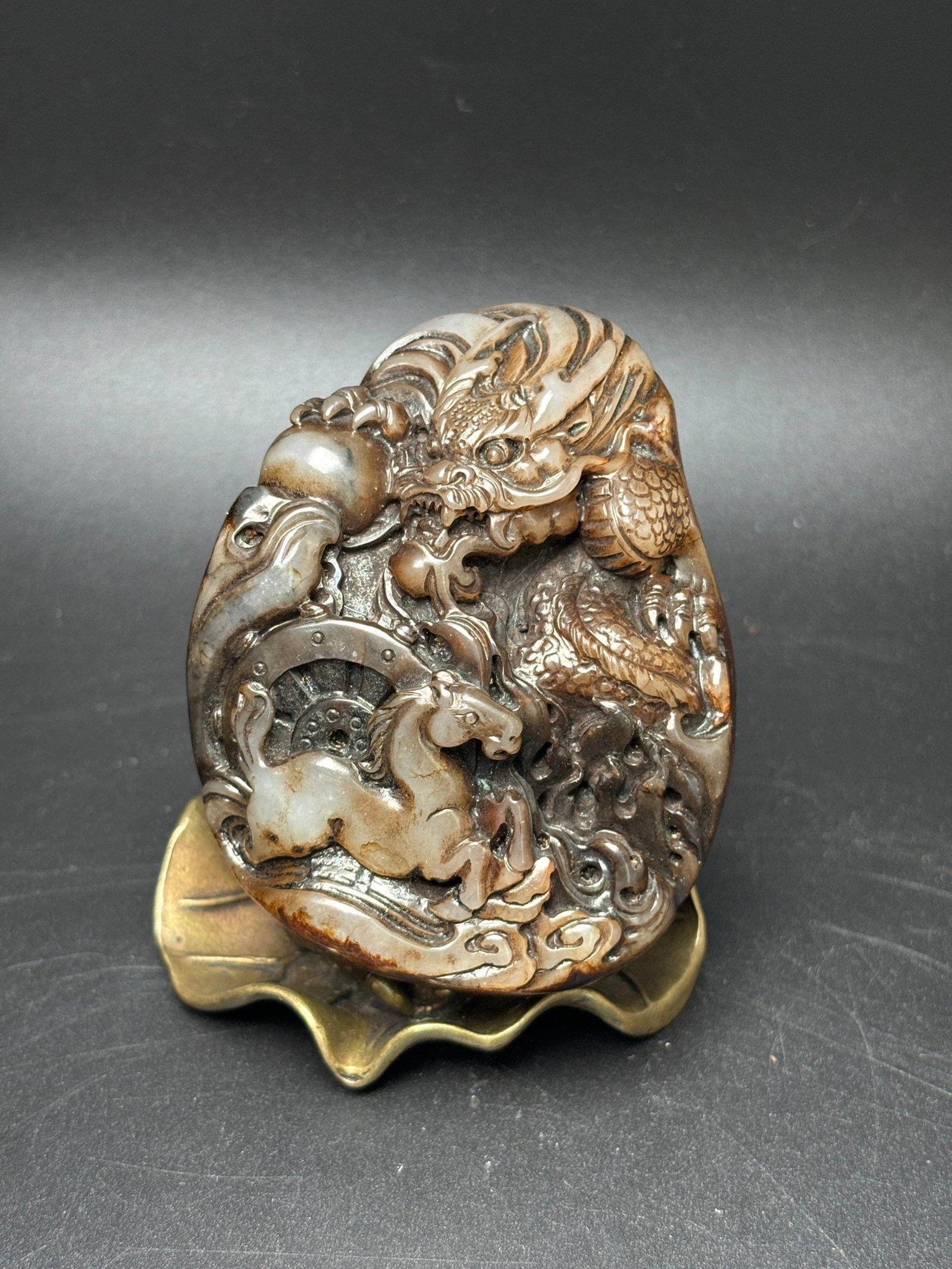 An Exquisite White Jade Dragon and Horse Pattern Hand Piece (1 of 7)