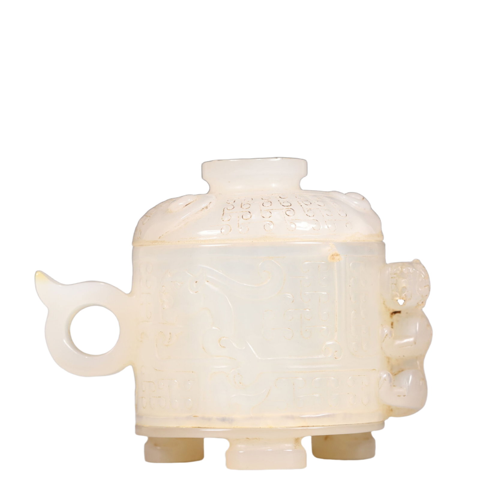 An Exquisite Agate Beast-Face Pattern Tripod Cup: An Exquisite Agate Beast-Face Pattern Tripod Cup,Qing Dynasty, China,Size:4.3inx2.8inx3.1in Weight:250g 玛瑙兽面纹三足杯,中国清代