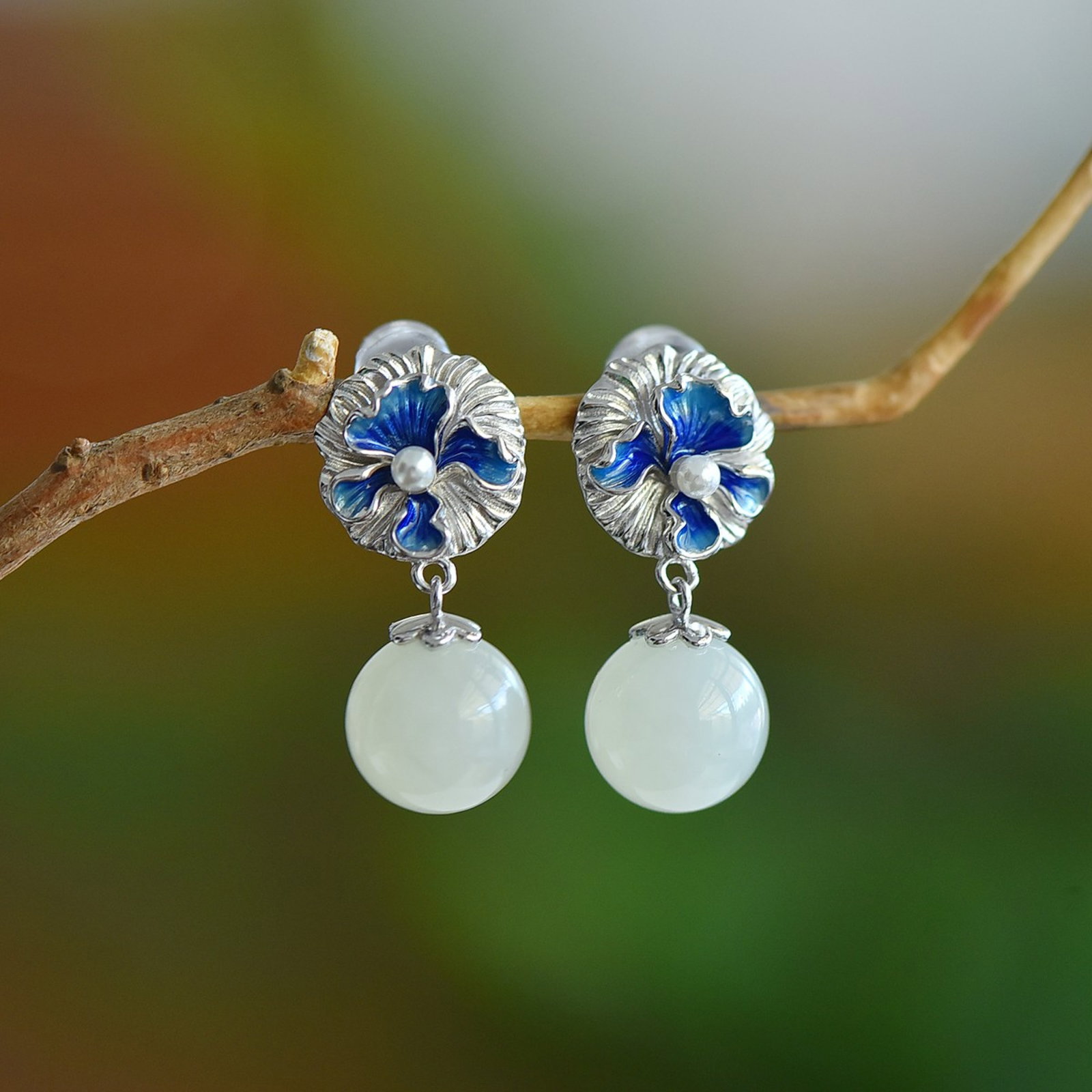 A Pair of Exquisite Sterling Silver Inlaid White Jade Earrings,Inlaid Pearls: A Pair of Exquisite Sterling Silver Inlaid White Jade Earrings,Inlaid Pearls,Size:10mmx10mm 一对纯银镶白玉耳环，嵌珍珠