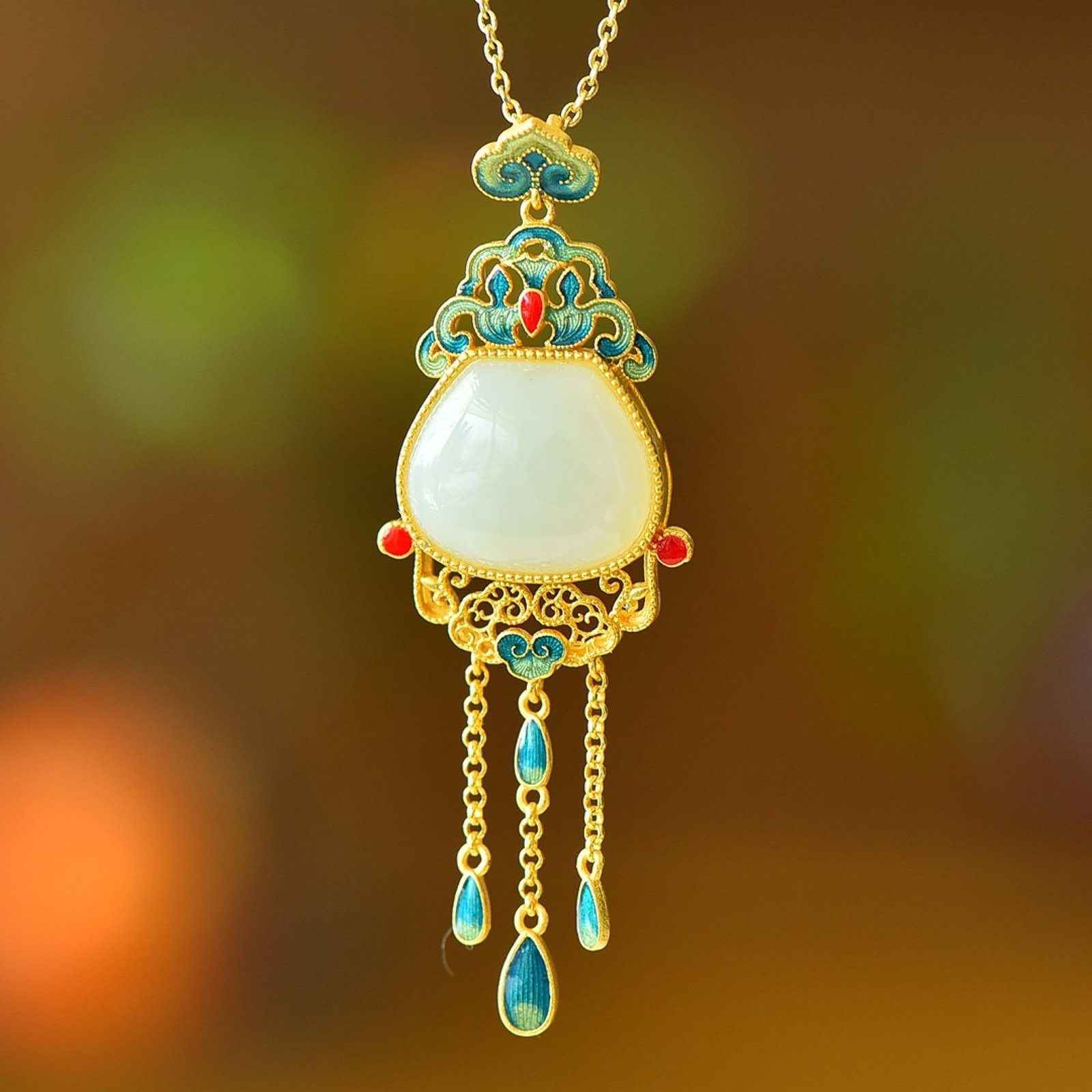 An Exquisite Sterling Silver-Gold Plated Inlaid White Jade Pendant: An Exquisite Sterling Silver-Gold Plated Inlaid White Jade Pendant 纯银镀金镶白玉吊坠