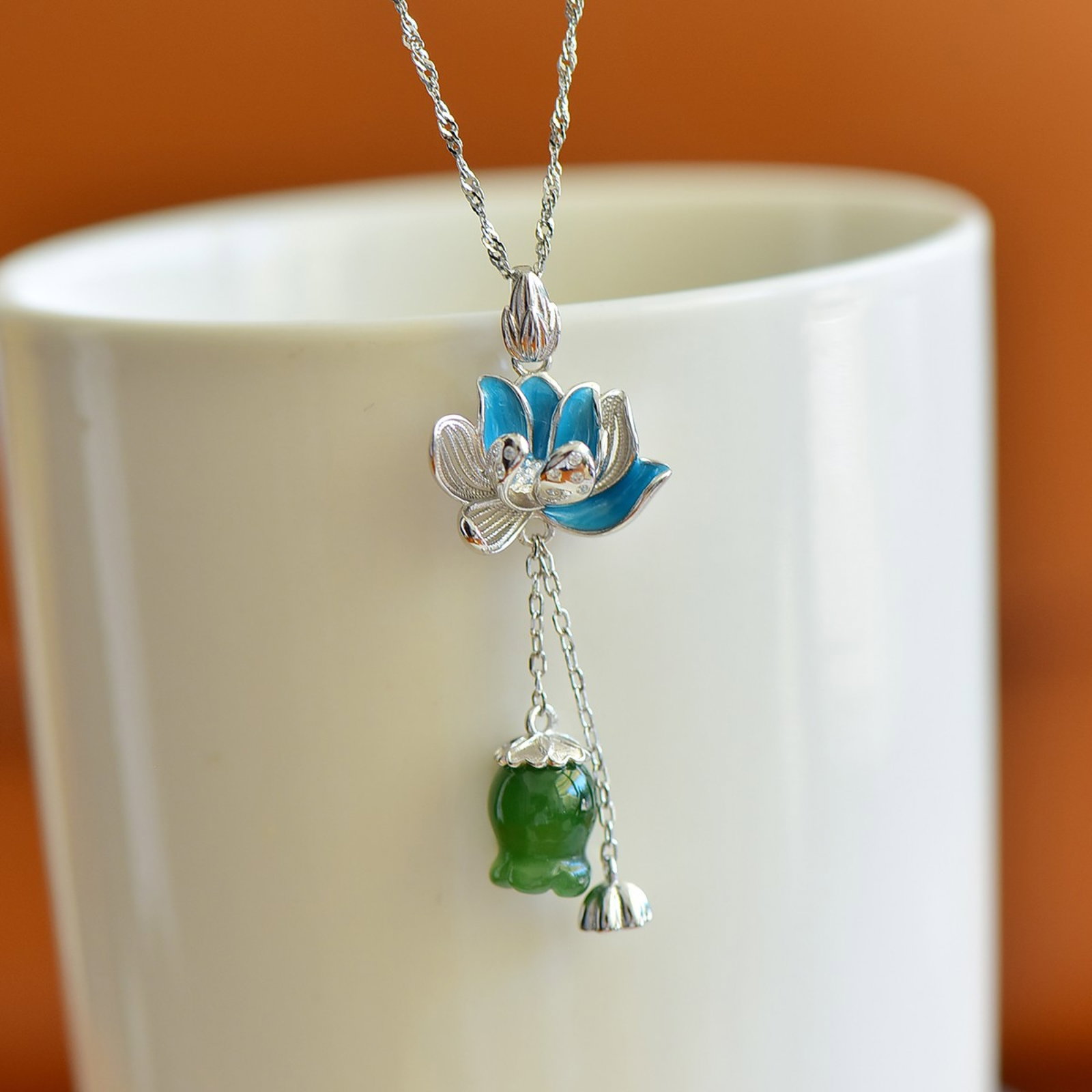 An Exquisite Sterling Silver Inlaid Jasper Pendant: An Exquisite Sterling Silver Inlaid Jasper Pendant,Size:8mmx10mm 一个精美的纯银镶碧玉吊坠