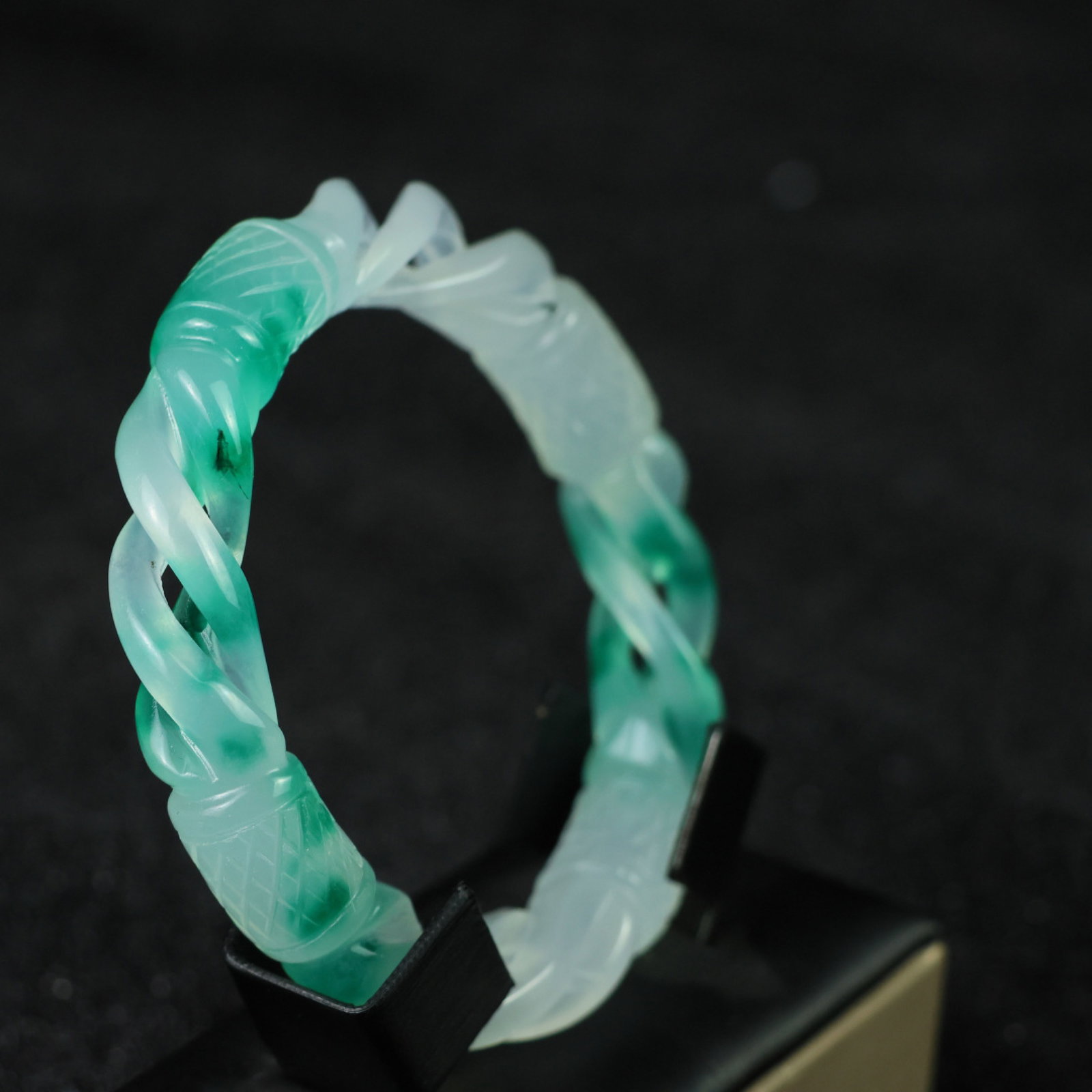 An Exquisite Jadeite Bracelets - 2