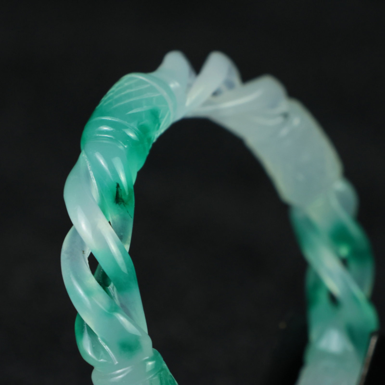 An Exquisite Jadeite Bracelets - 3