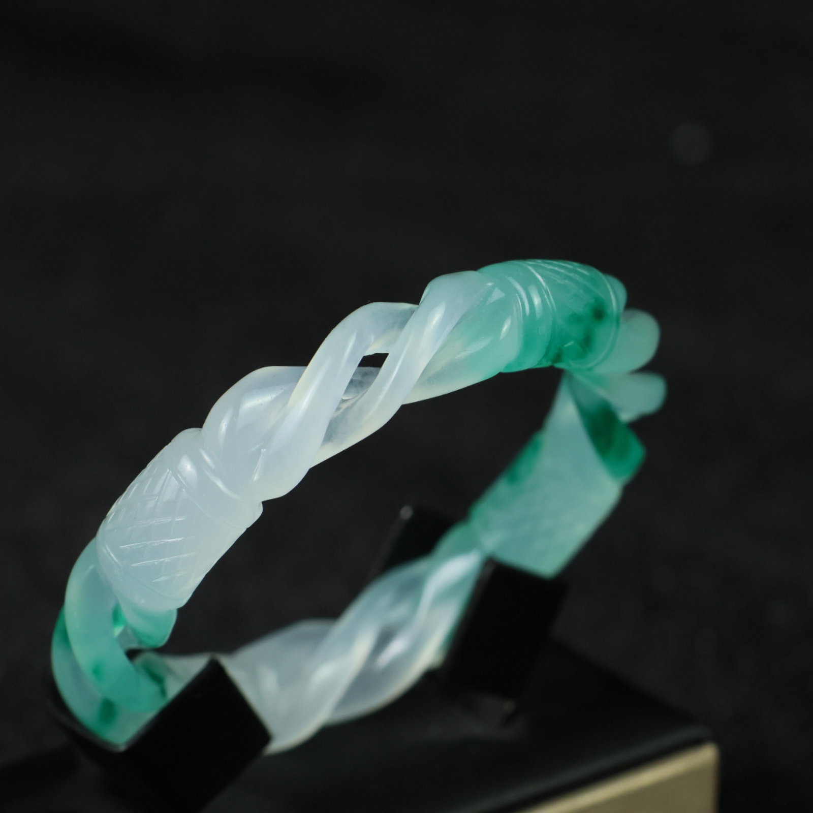 An Exquisite Jadeite Bracelets - 5