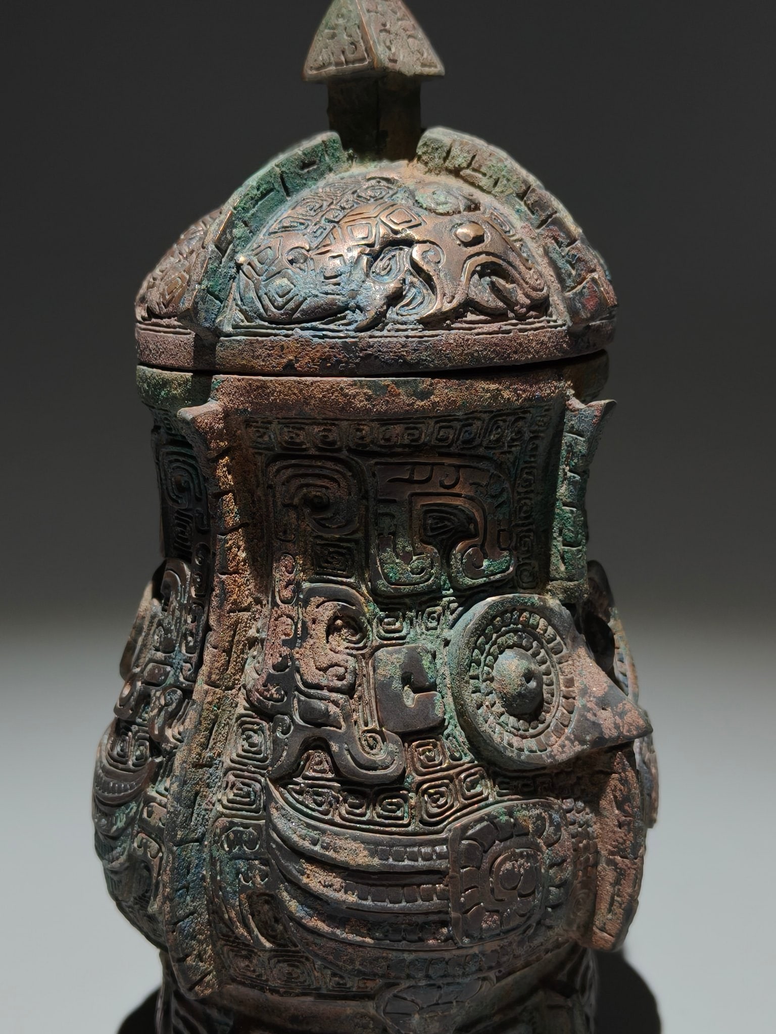 An Archaic Bronze Beast-Face Pattern Libation Cup - 5