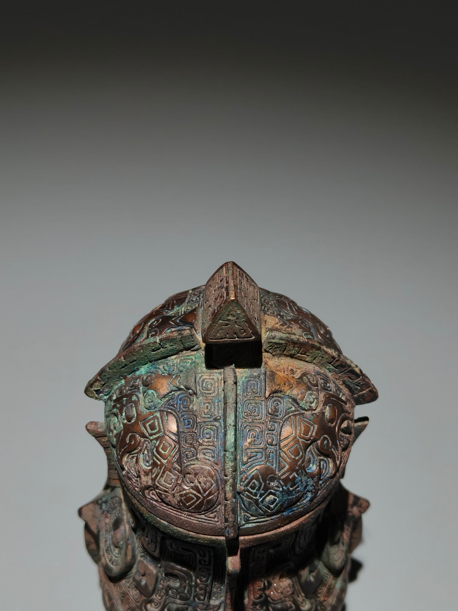 An Archaic Bronze Beast-Face Pattern Libation Cup - 7