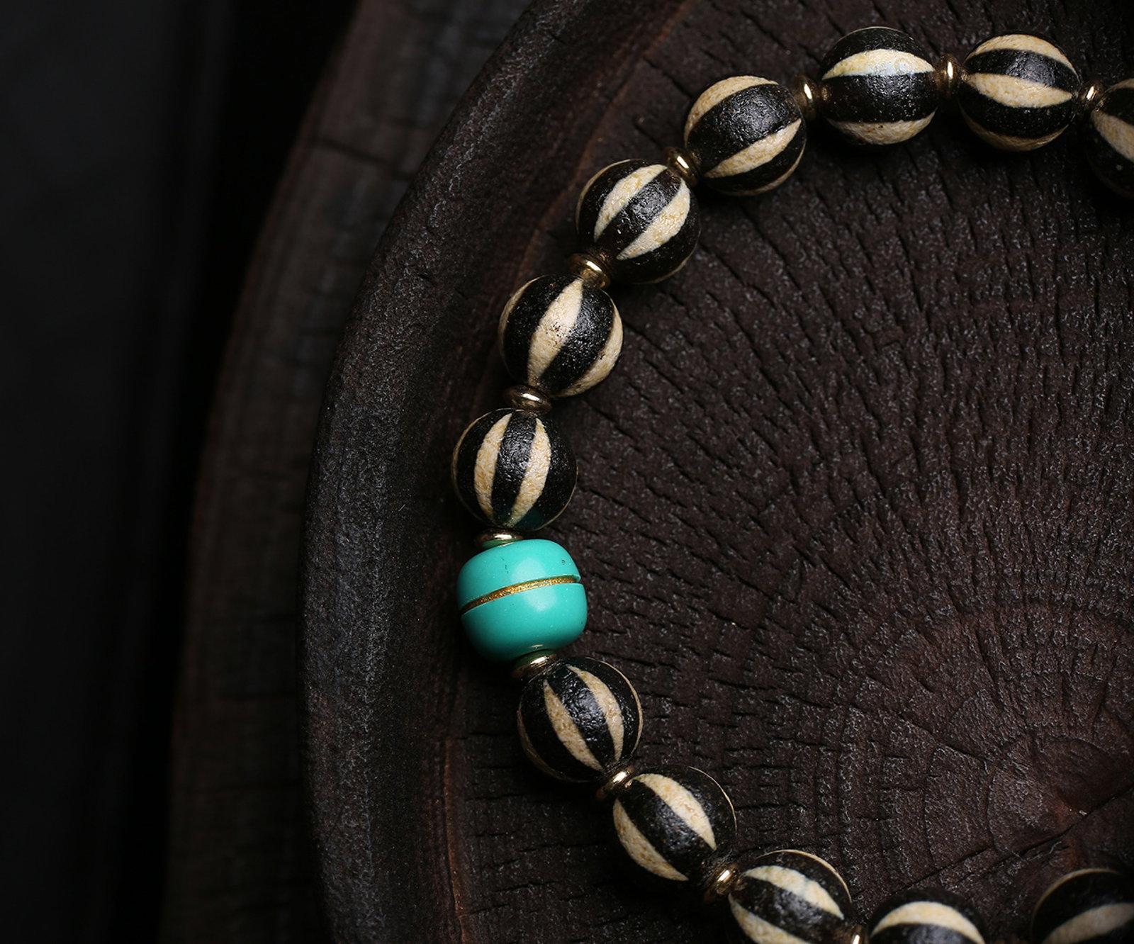 An Exquisite Dzi Bead Bracelets - 3