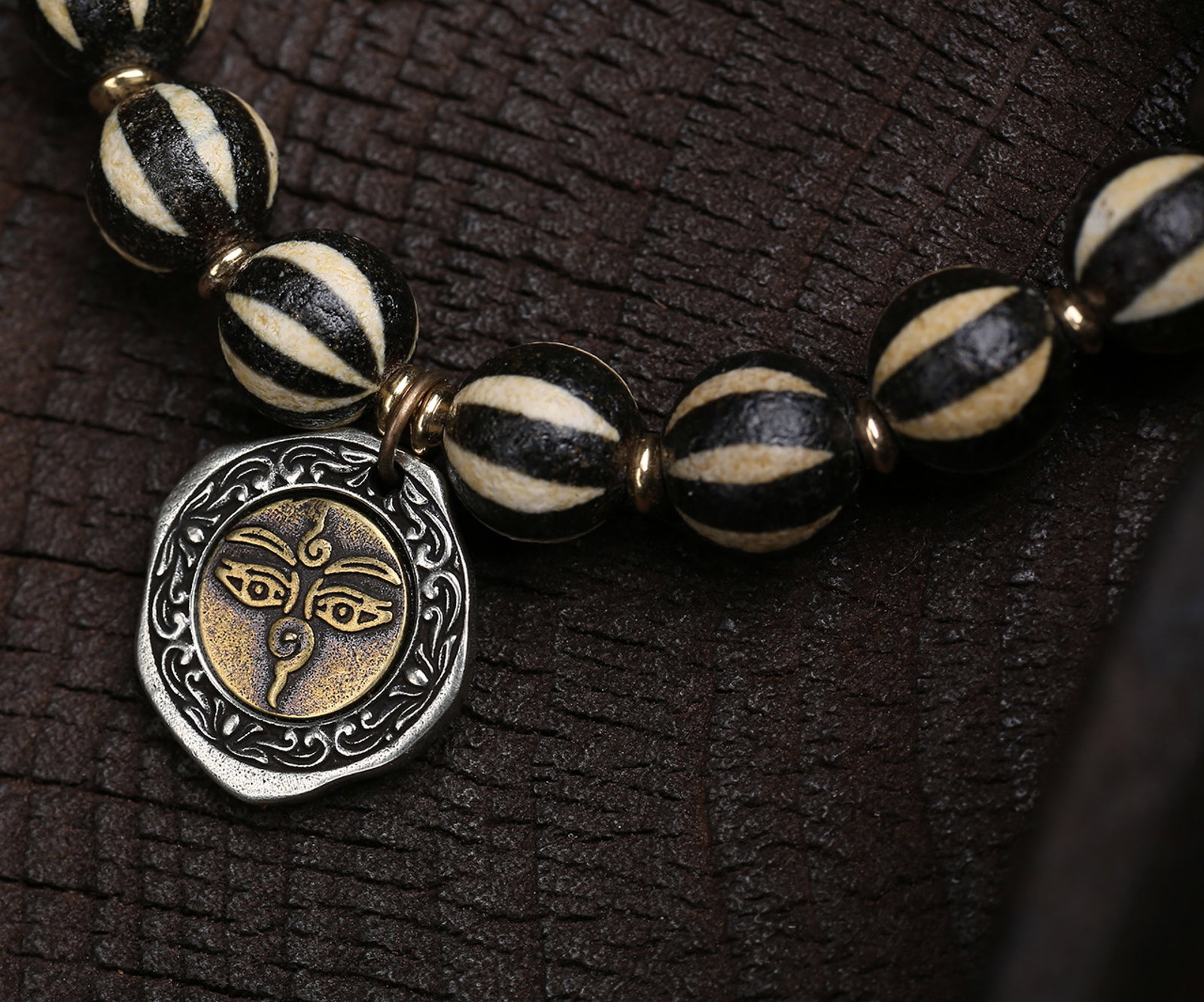 An Exquisite Dzi Bead Bracelets - 4