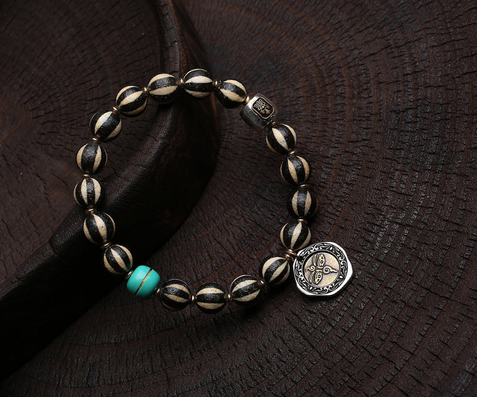 An Exquisite Dzi Bead Bracelets - 6