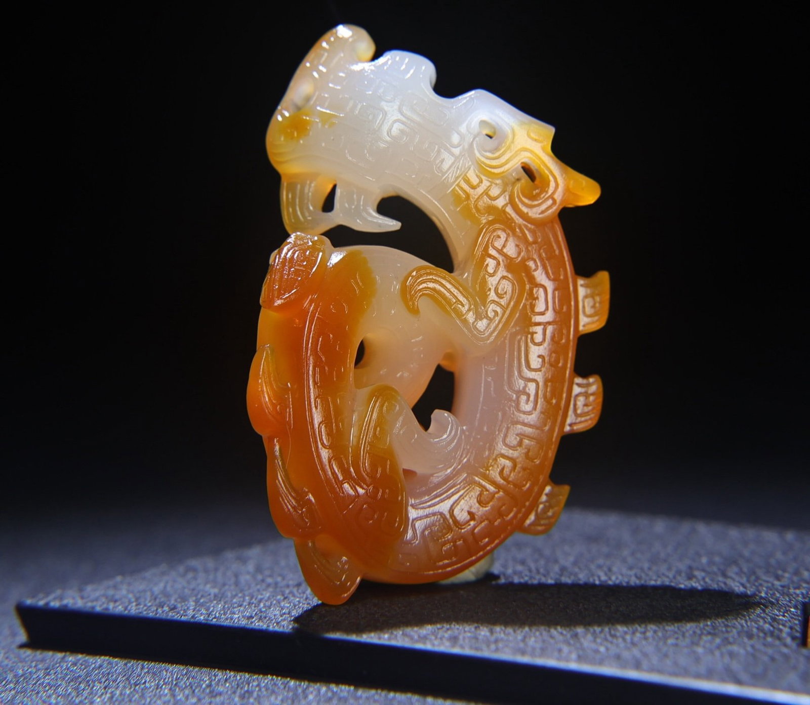 An Exquisite Agate Dragon Hand Piece: An Exquisite Agate Dragon Hand Piece,Qing Dynasty,China,Size:84mmx52mmx20mm,Weight:86g 玛瑙龙手把件,中国清代