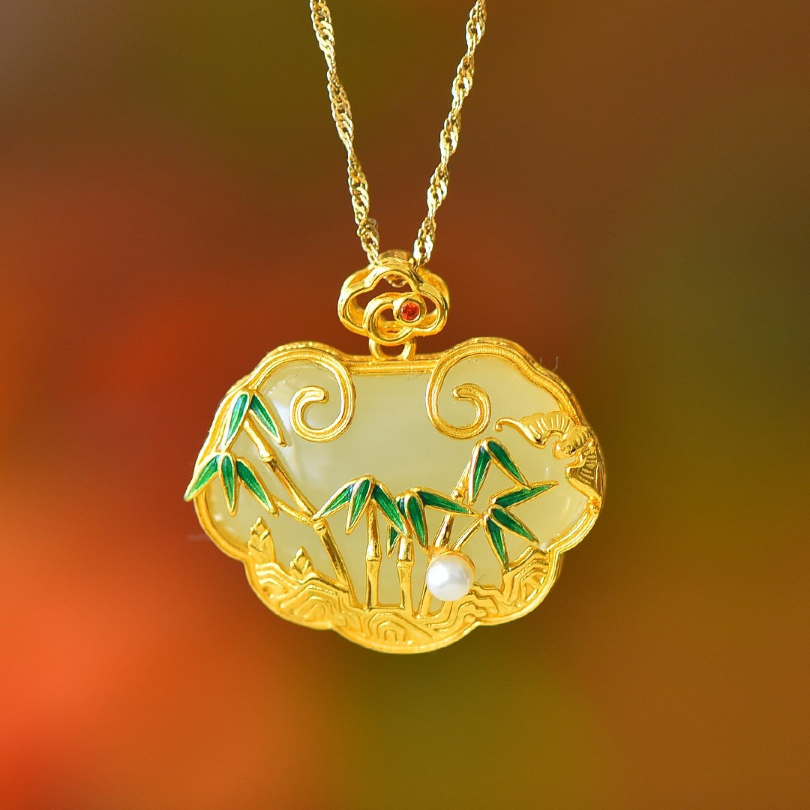 An Exquisite Sterling Silver-Gold Plated Inlaid White Jade Pendant: An Exquisite Sterling Silver-Gold Plated Inlaid White Jade Pendant,Size:22mmx27mm 纯银镀金镶白玉吊坠