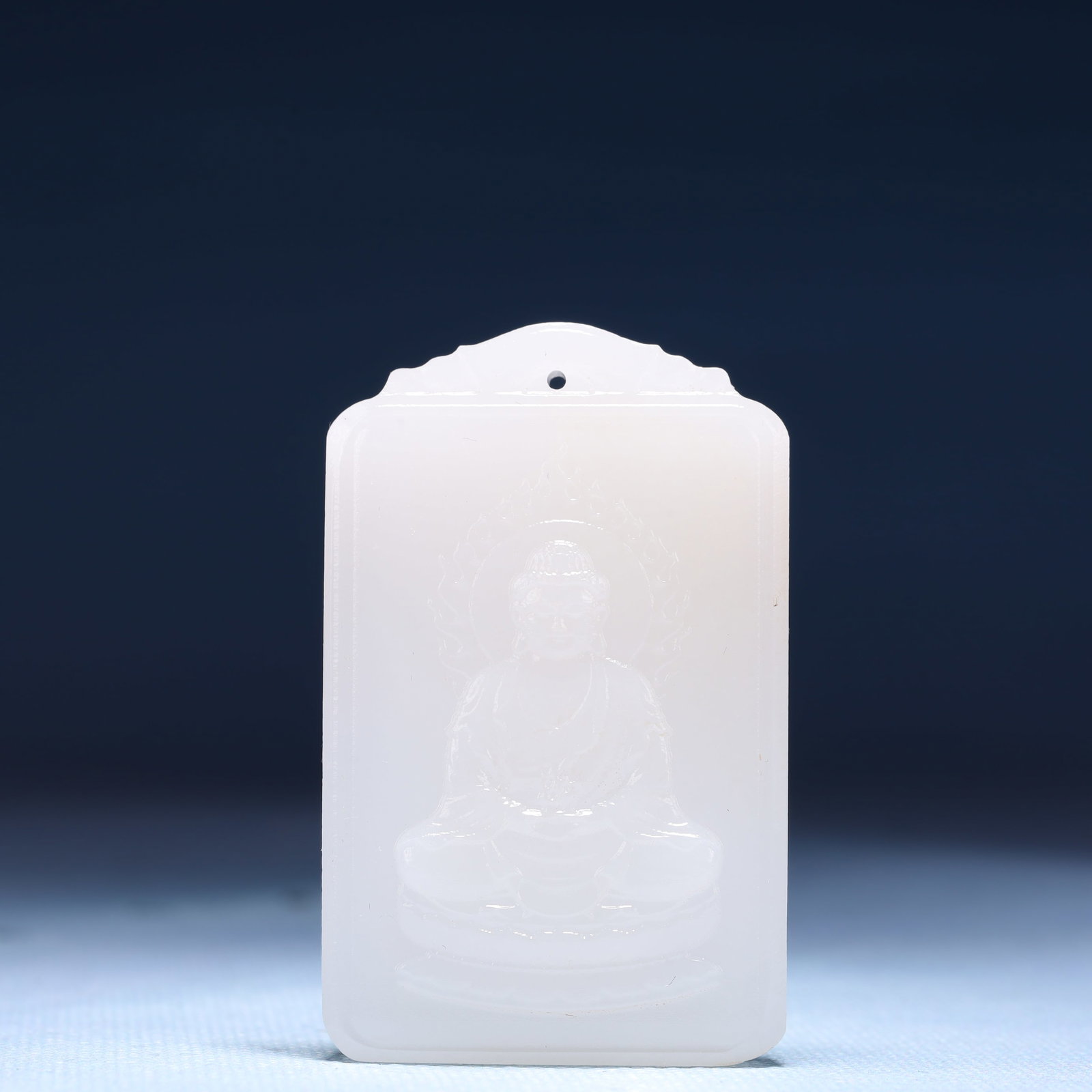 An Exquisite White Jade Statue of Sakyamuni Pendant: An Exquisite White Jade Statue of Sakyamuni Pendant,Size:1.6inx0.4inx2.4in,Weight:51g 白玉如来像牌