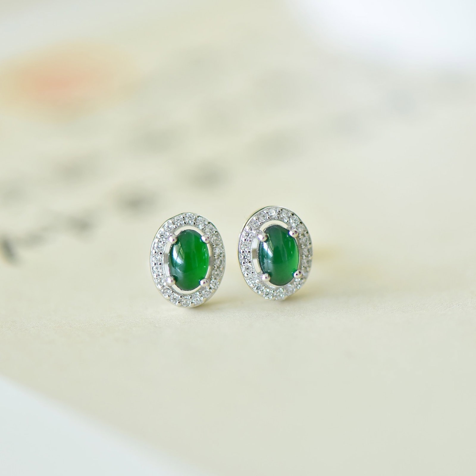 A Pair of Exquisite Sterling Silver Inlaid Jadeite Earrings,Inlaid Diamond: A Pair of Exquisite Sterling Silver Inlaid Jadeite Earrings,Inlaid Diamond,Size:4mmx6mm 一对纯银镶翡翠耳钉,嵌钻石