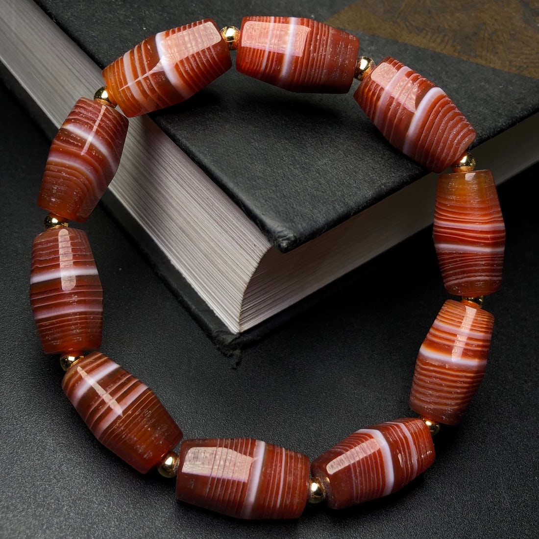An Exquisite Agate Bracelets - 4