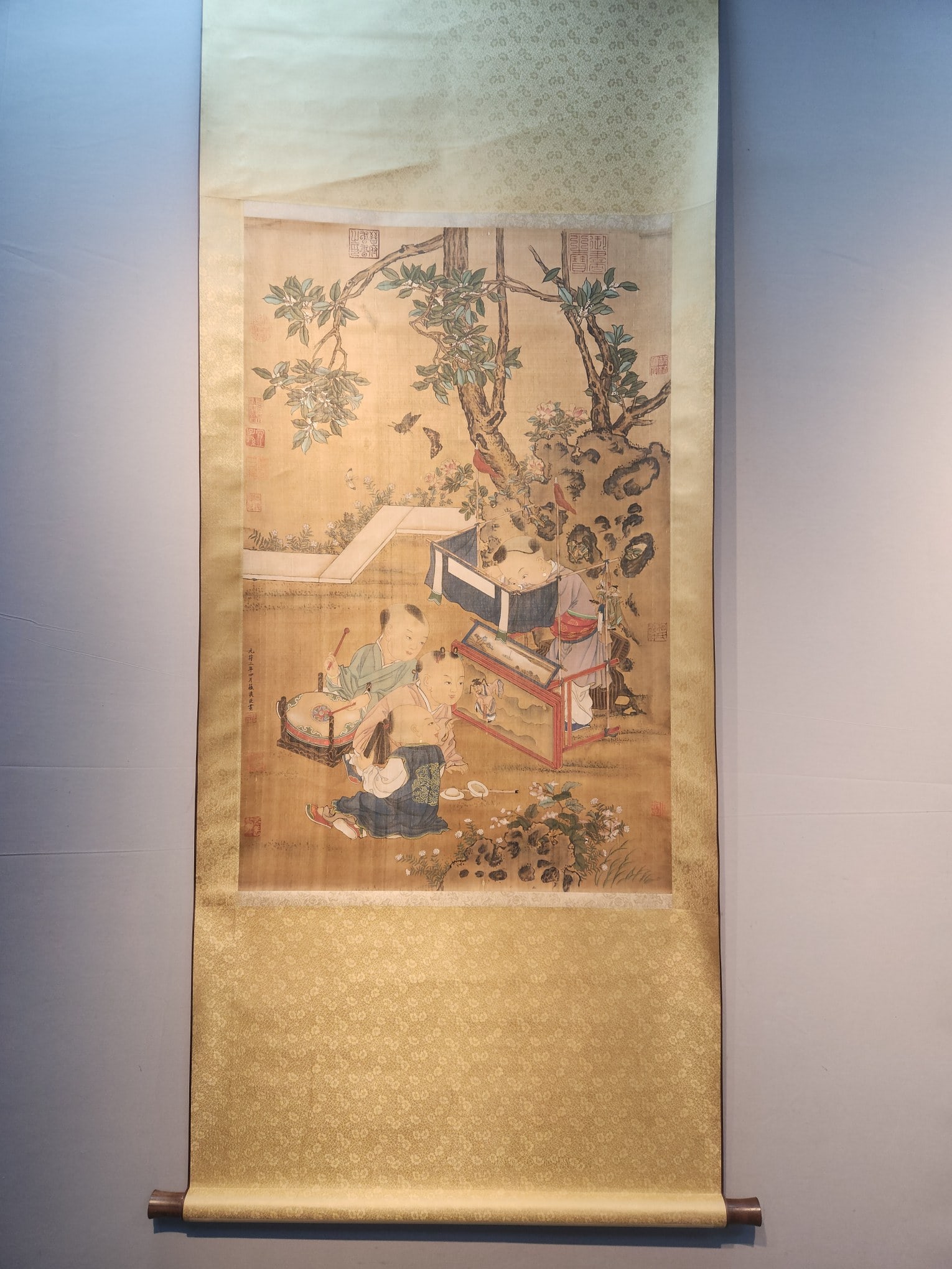 A Chinese Vertical Scroll Ink Painting of Character and Story on Silk,Su Hanchen (1 of 18)