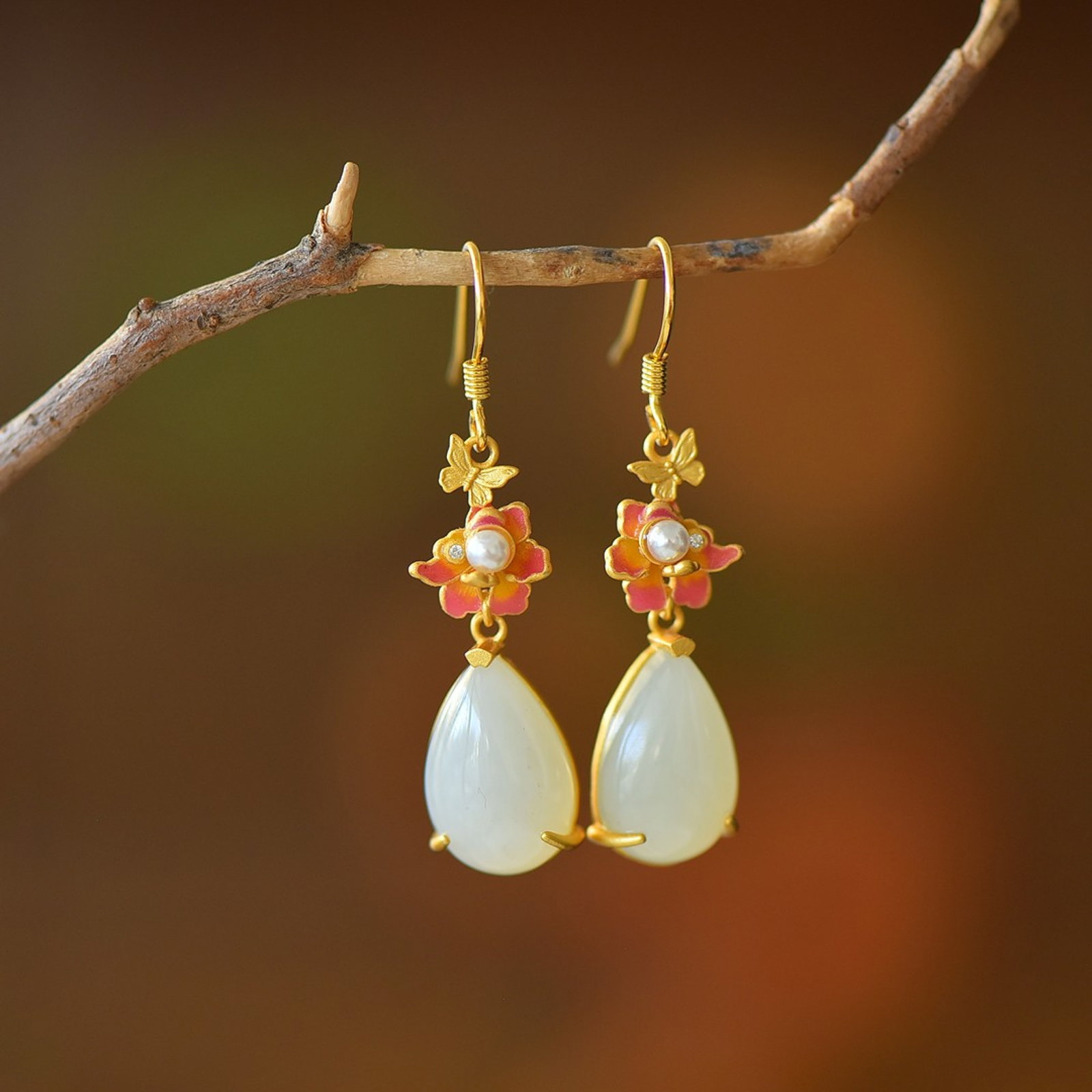 A Pair of Exquisite Sterling Silver-Gold Plated Inlaid White Jade Earrings: A Pair of Exquisite Sterling Silver-Gold Plated Inlaid White Jade Earrings 一对纯银镀金镶白玉耳环