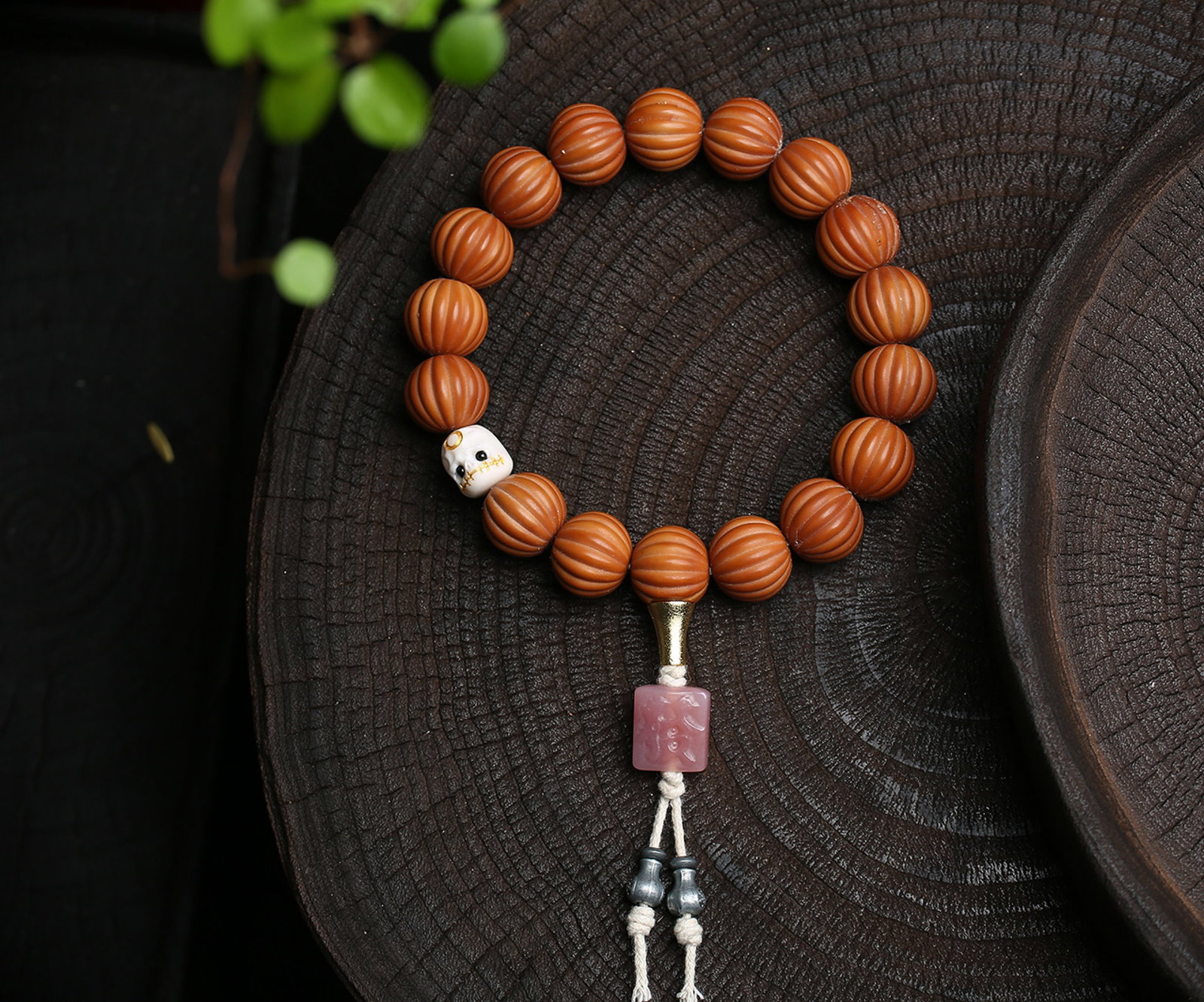 An Exquisite Walnut Bracelets: An Exquisite Walnut Bracelets,Size:14mm,Weight:38.7g 核桃手串