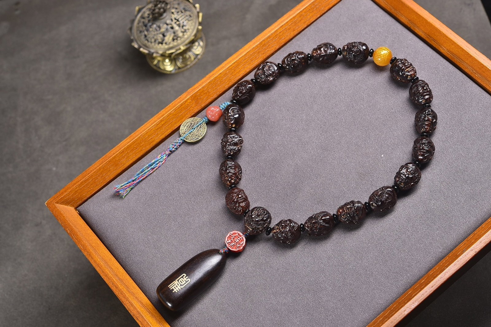 An Exquisite Eaglewood Arhat Pattern Bracelets - 5