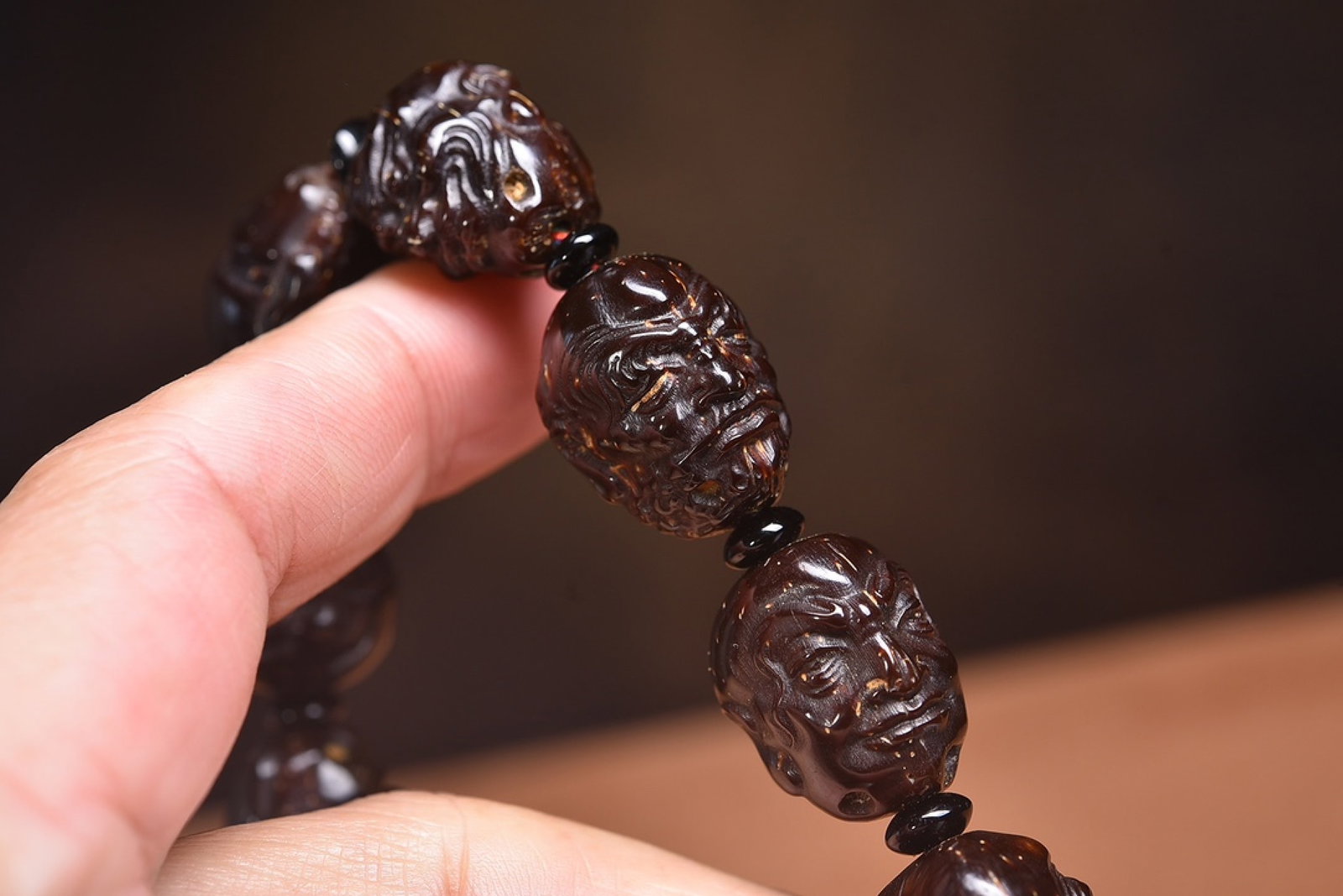 An Exquisite Eaglewood Arhat Pattern Bracelets - 6